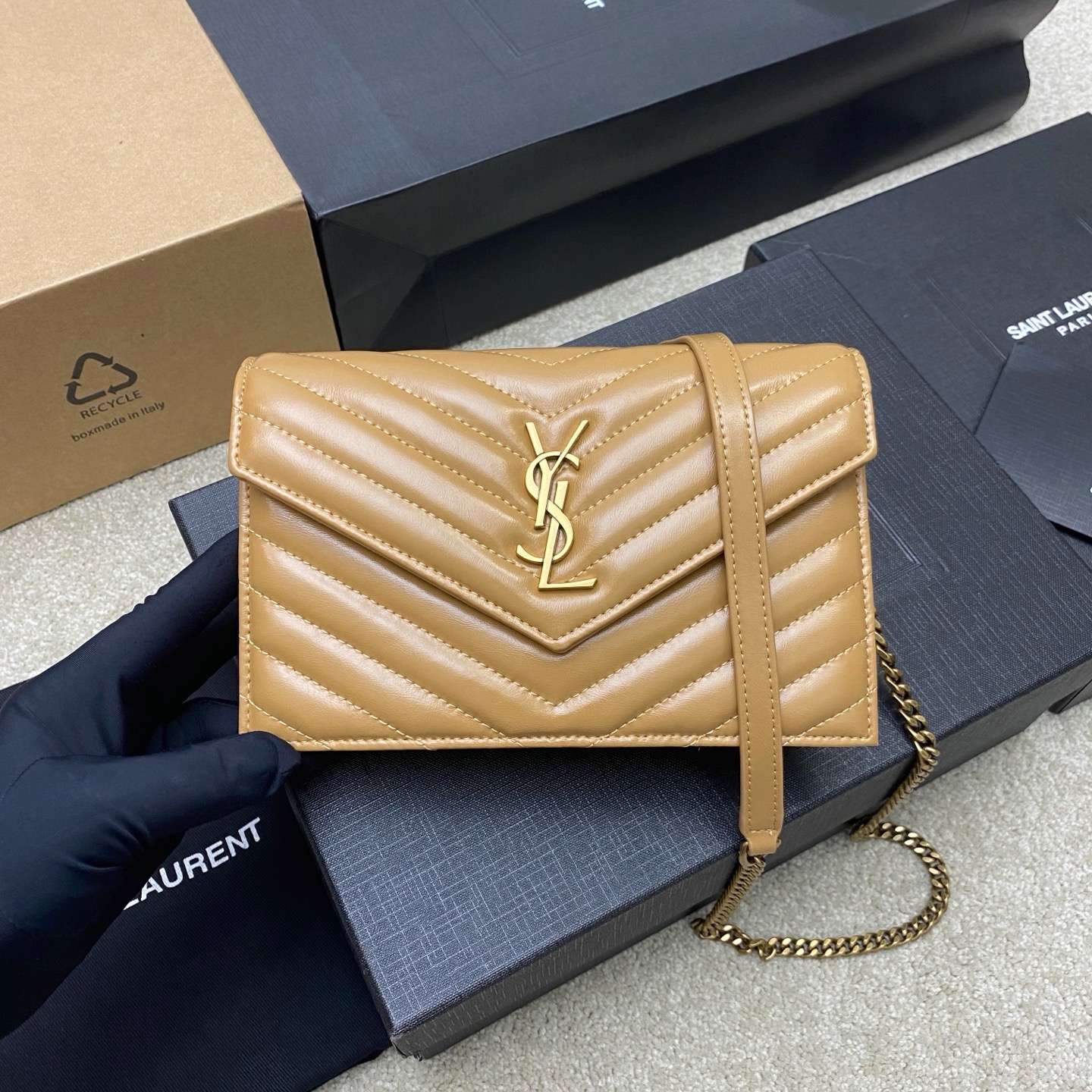 생로랑 Saint laurent/YSL 742920 Cassandre Envelope Chain Wallet in Shiny Leather 19CM