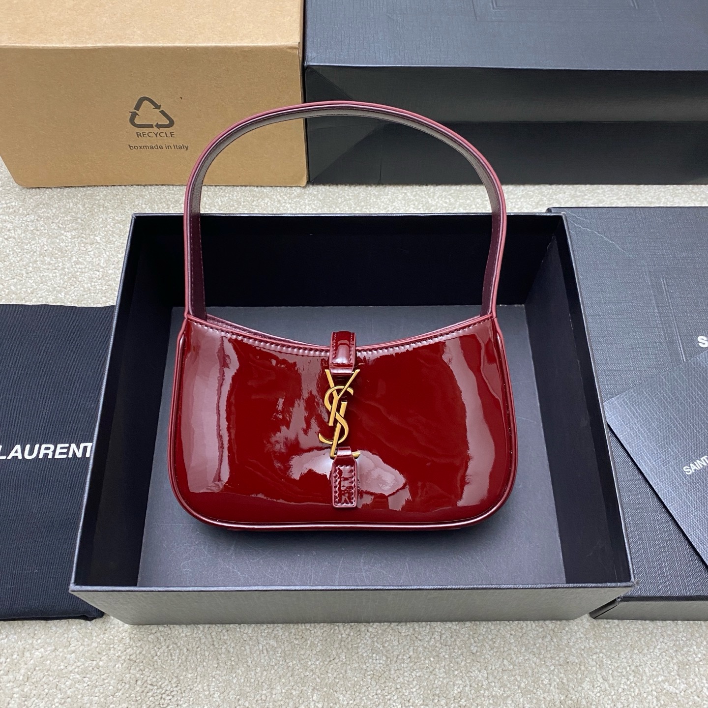 생로랑 Saint laurent/YSL 710318 Mini Le 5 A 7 in Patent Leather 19CM