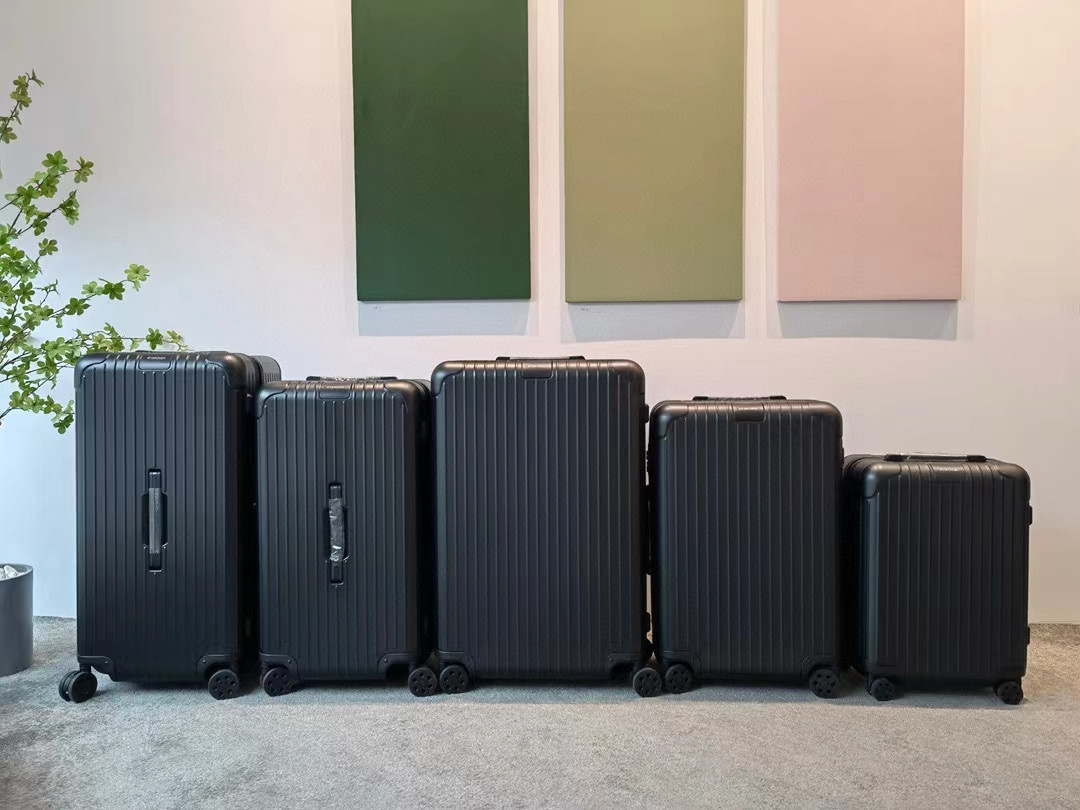 Rimowa Essential 캐리어 폴리카보네이트 Black