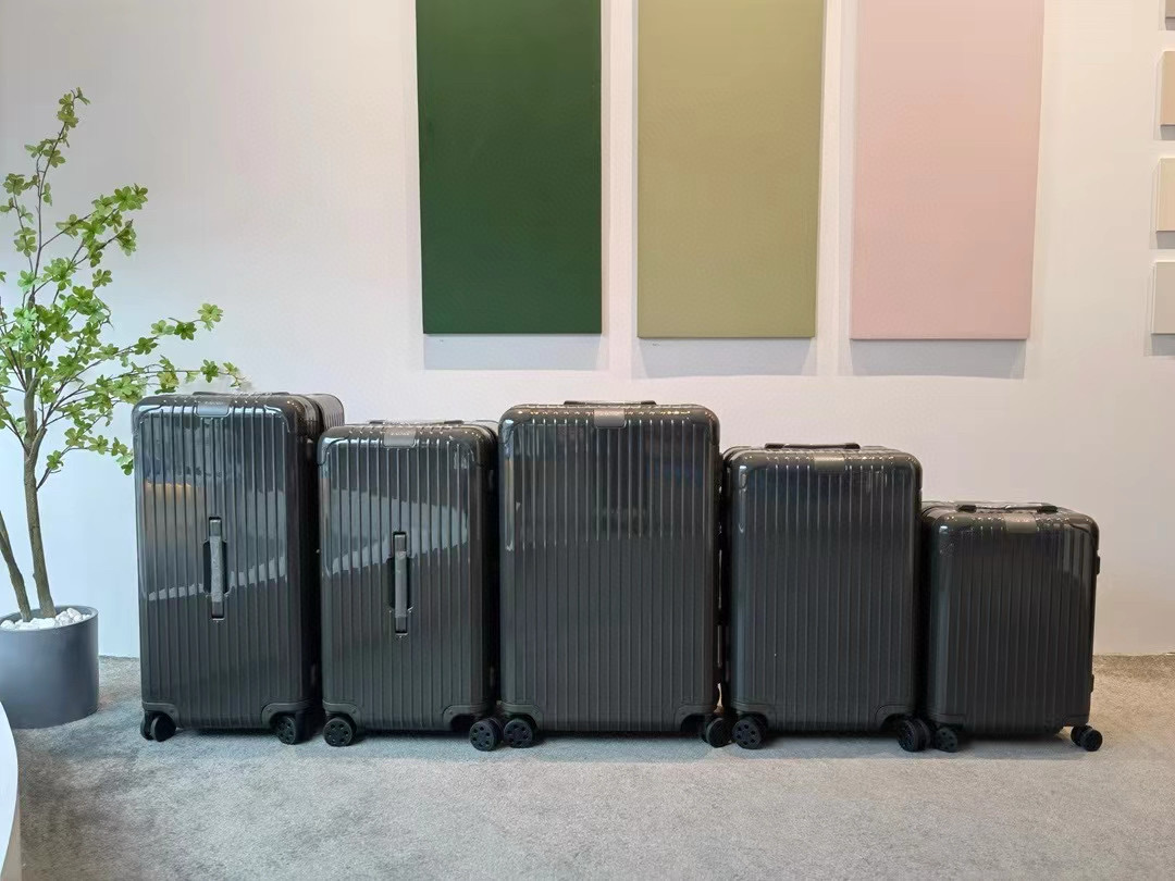 Rimowa Essential 캐리어 폴리카보네이트