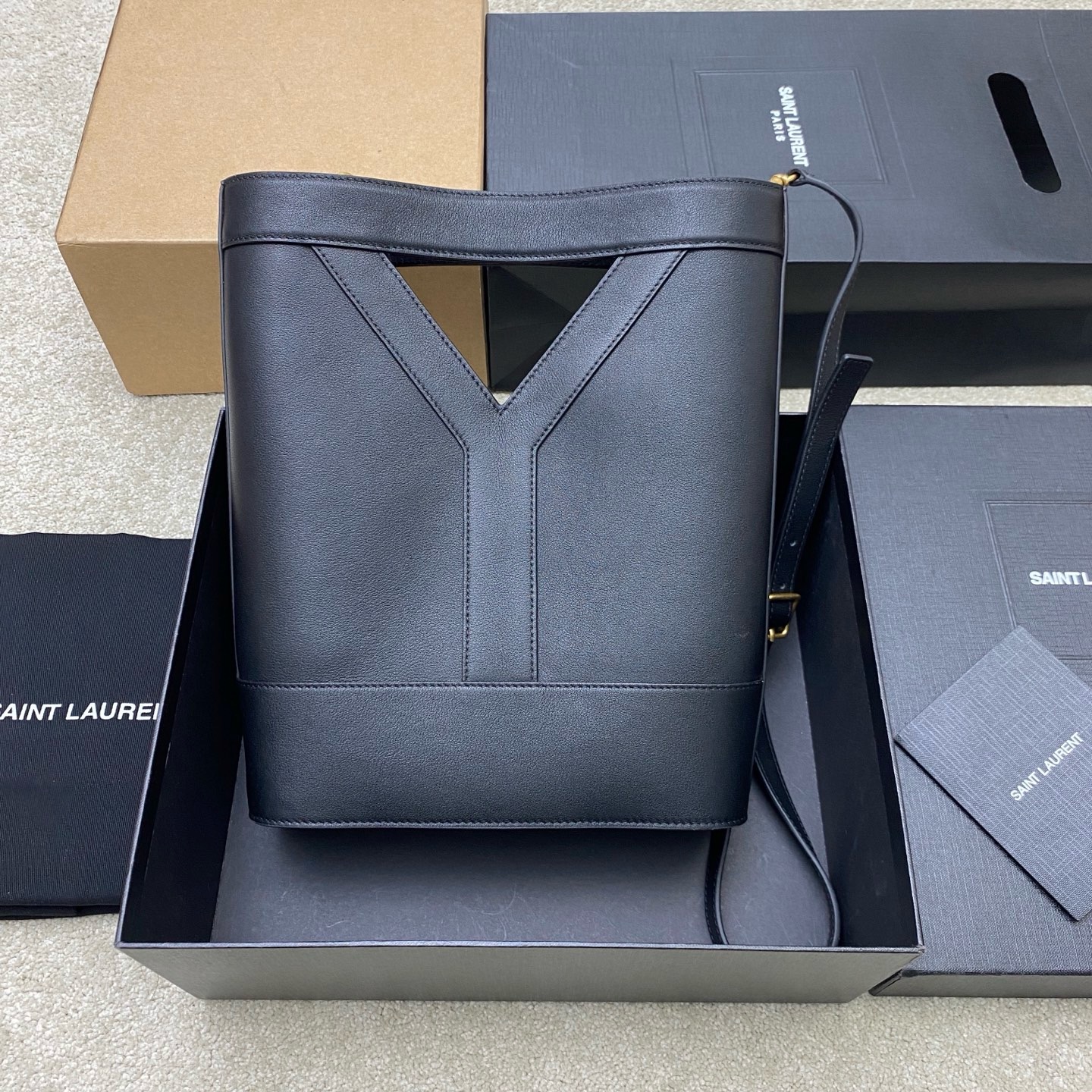 생로랑 Saint laurent/YSL 808224 Y Small Bucket in Leather Noir