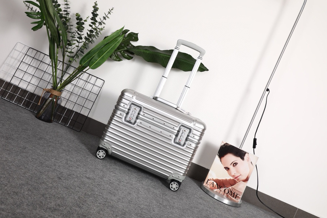 Rimowa Original Pilot AL-4 Polit luggage 캐리어 알루미늄 16” silver