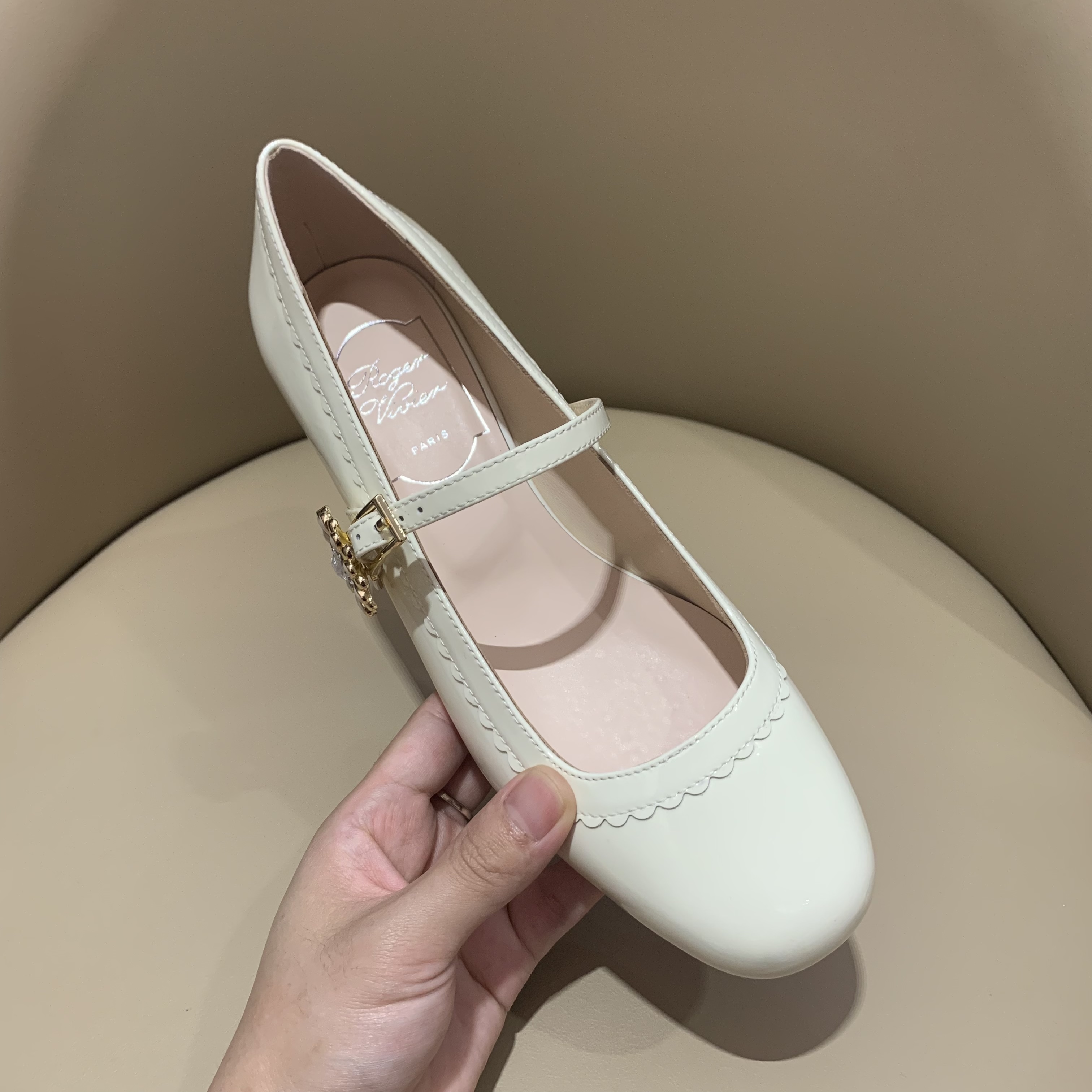 로저비비에 Roger Vivier  메리 제인