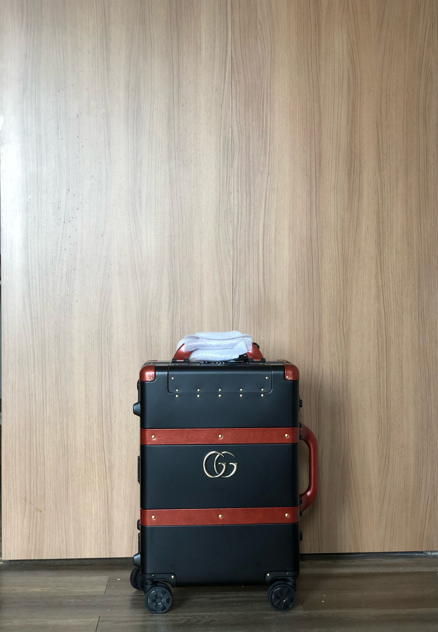 구찌 Gucci 알루미늄 캐리어 Black&Red 20