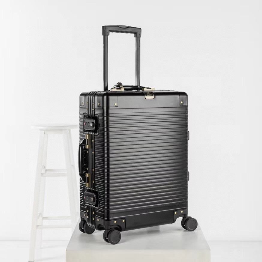 구찌 Gucci 알루미늄 캐리어 Black 20”