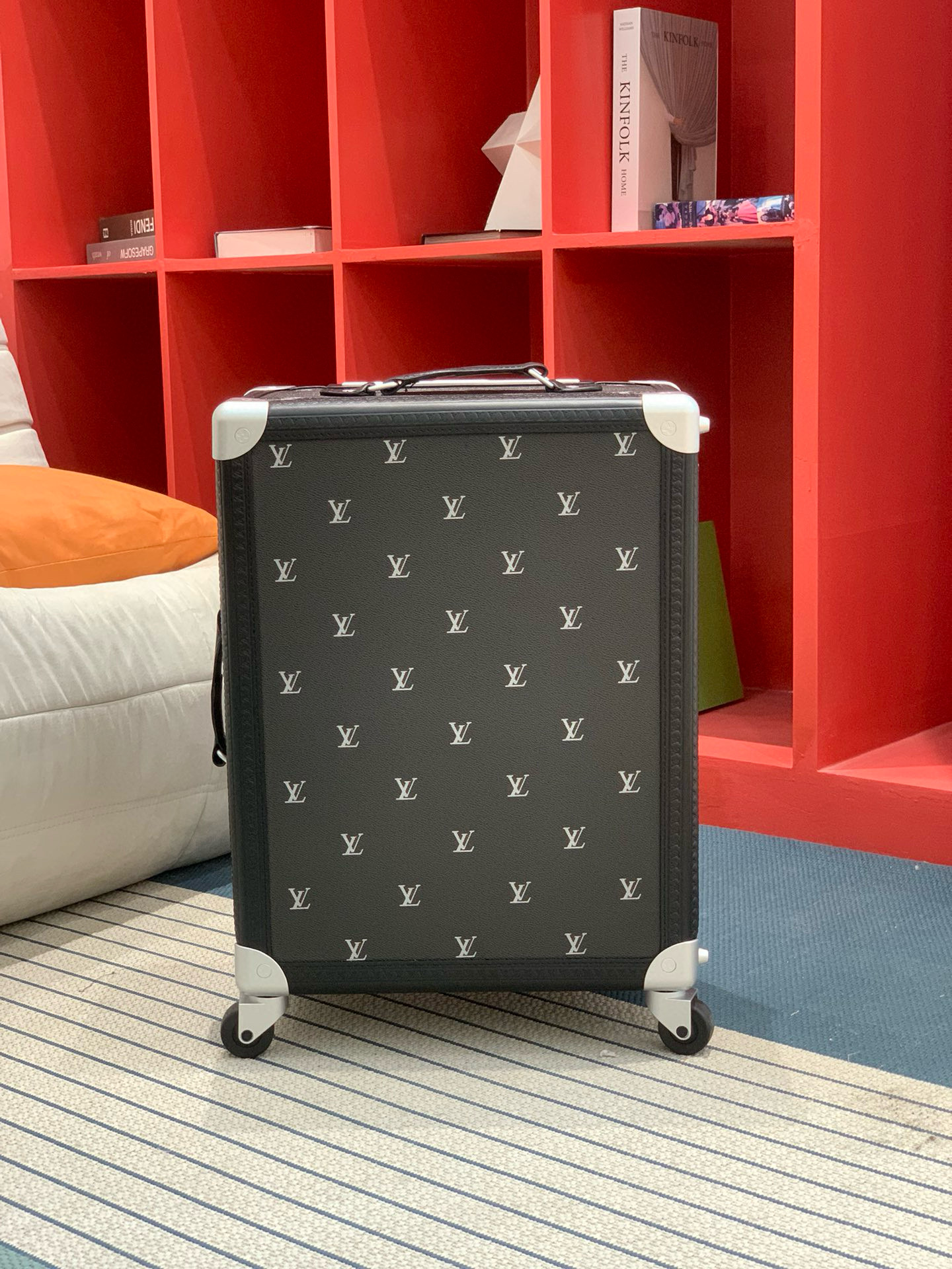루이비통 Louis Vuitton Rolling Trunk 캐리어 Black