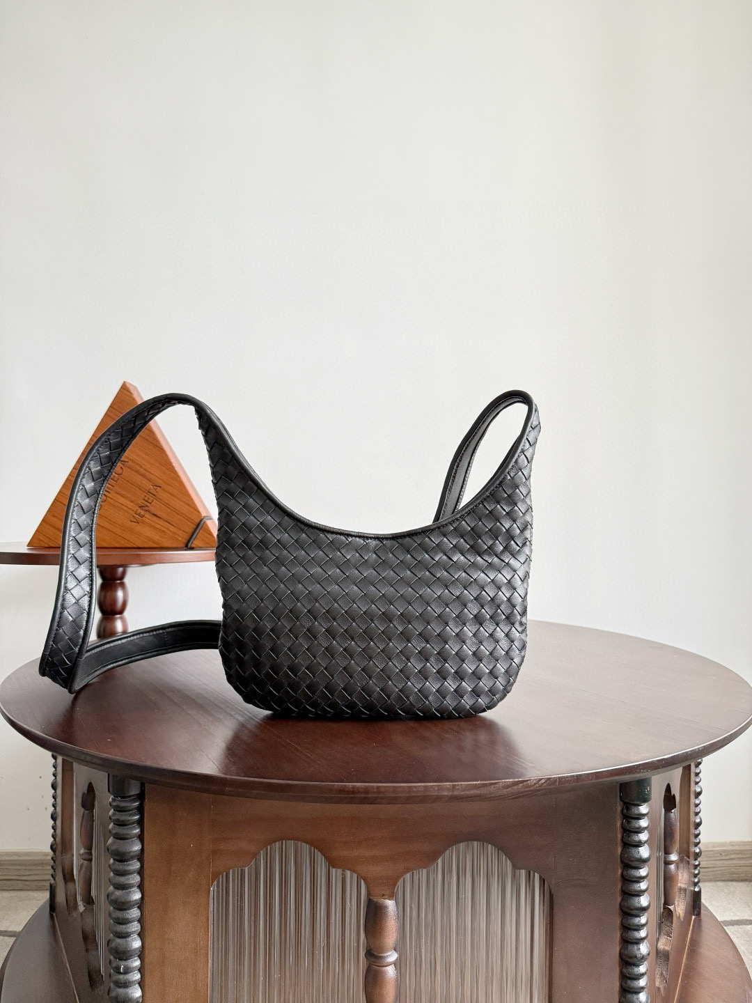 보테가 베네타 Bottega Veneta 836918 Small Veneto 27cm