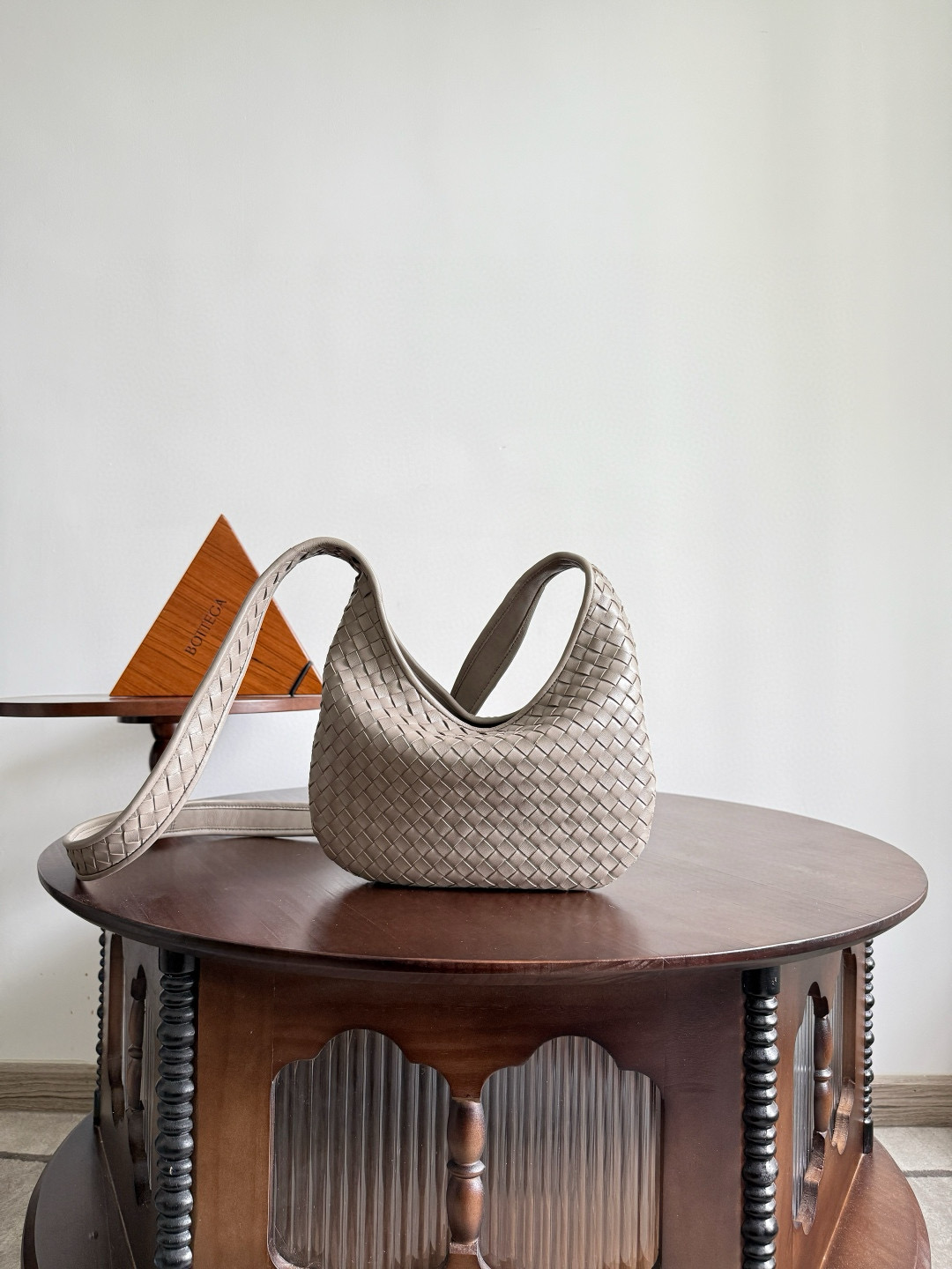 보테가 베네타 Bottega Veneta 836918 Small Veneto 27cm