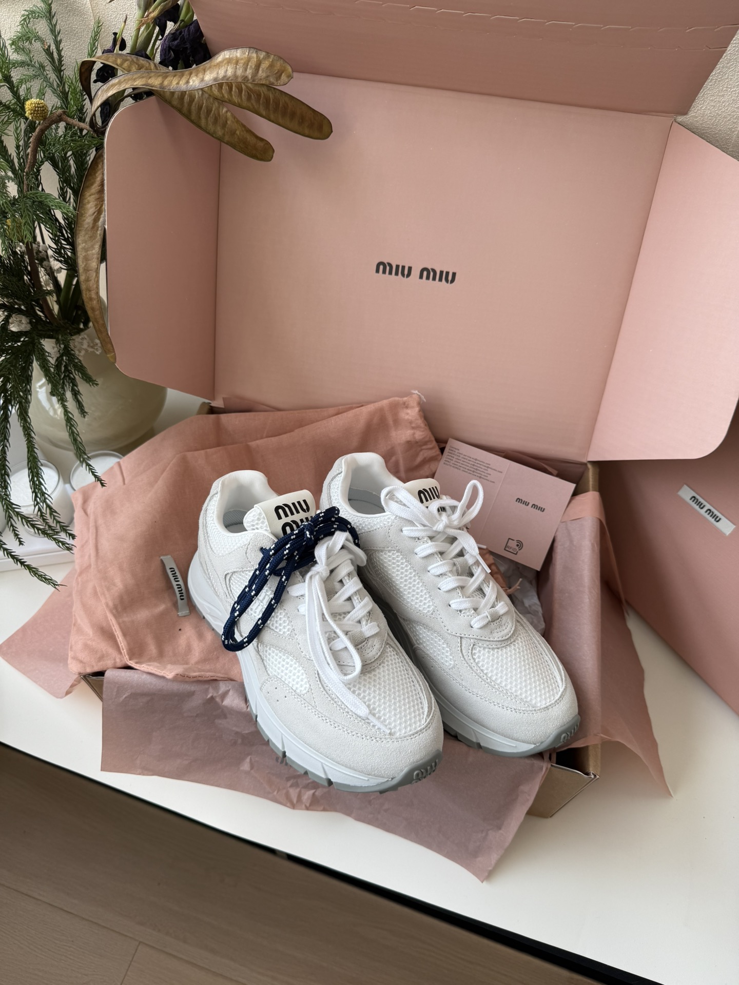 미우 미우 Miu Miu 스니커즈