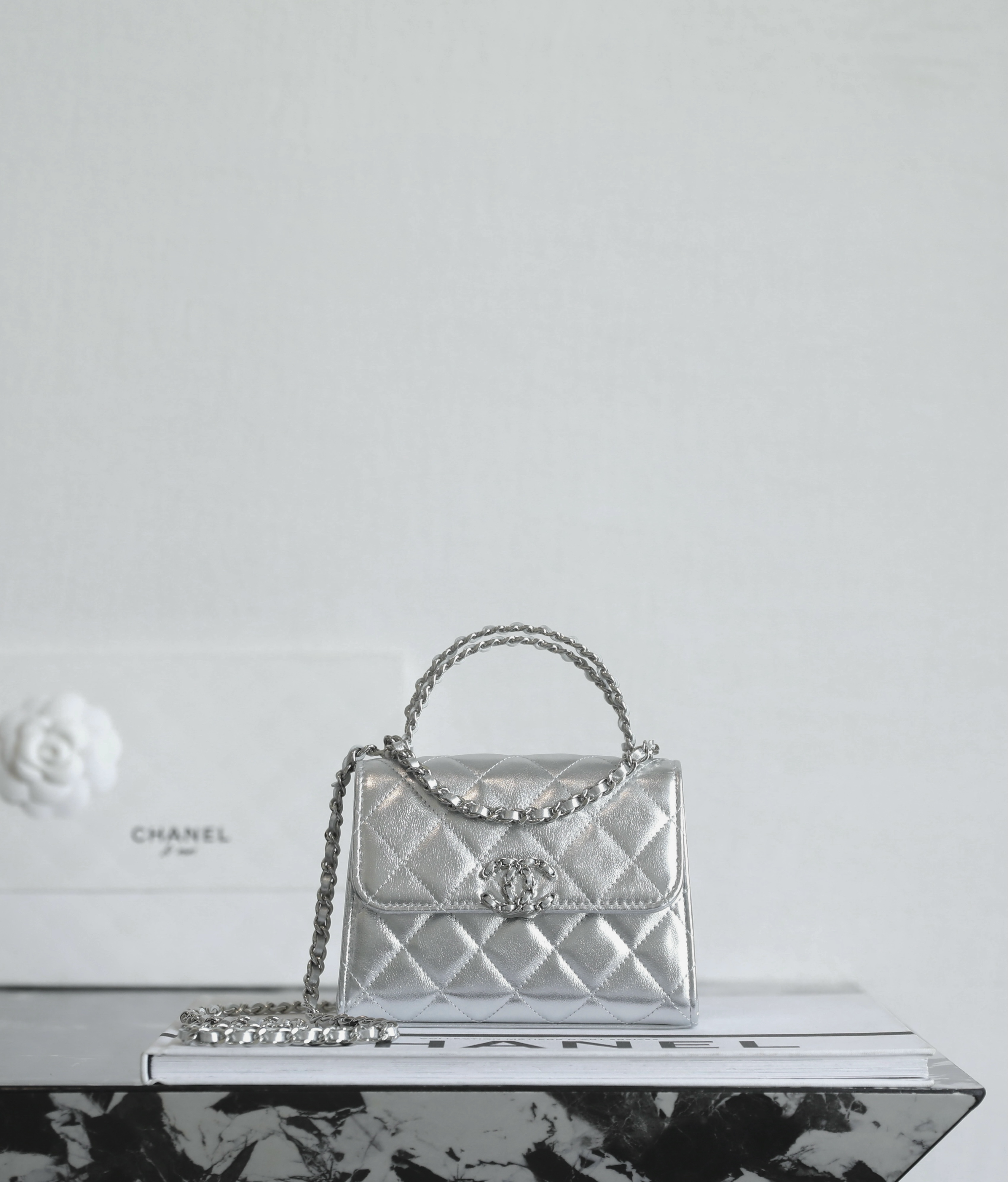 샤넬 Chanel 25s AP3237 Flap Phone Holder with Chain C-011 silver 11.5cm