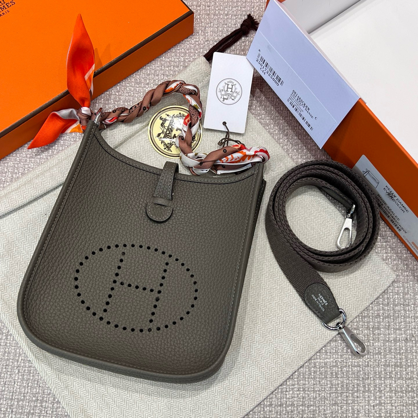 에르메스 Hermes Evelyne 16cm Germany Leather 8F Etain/silver