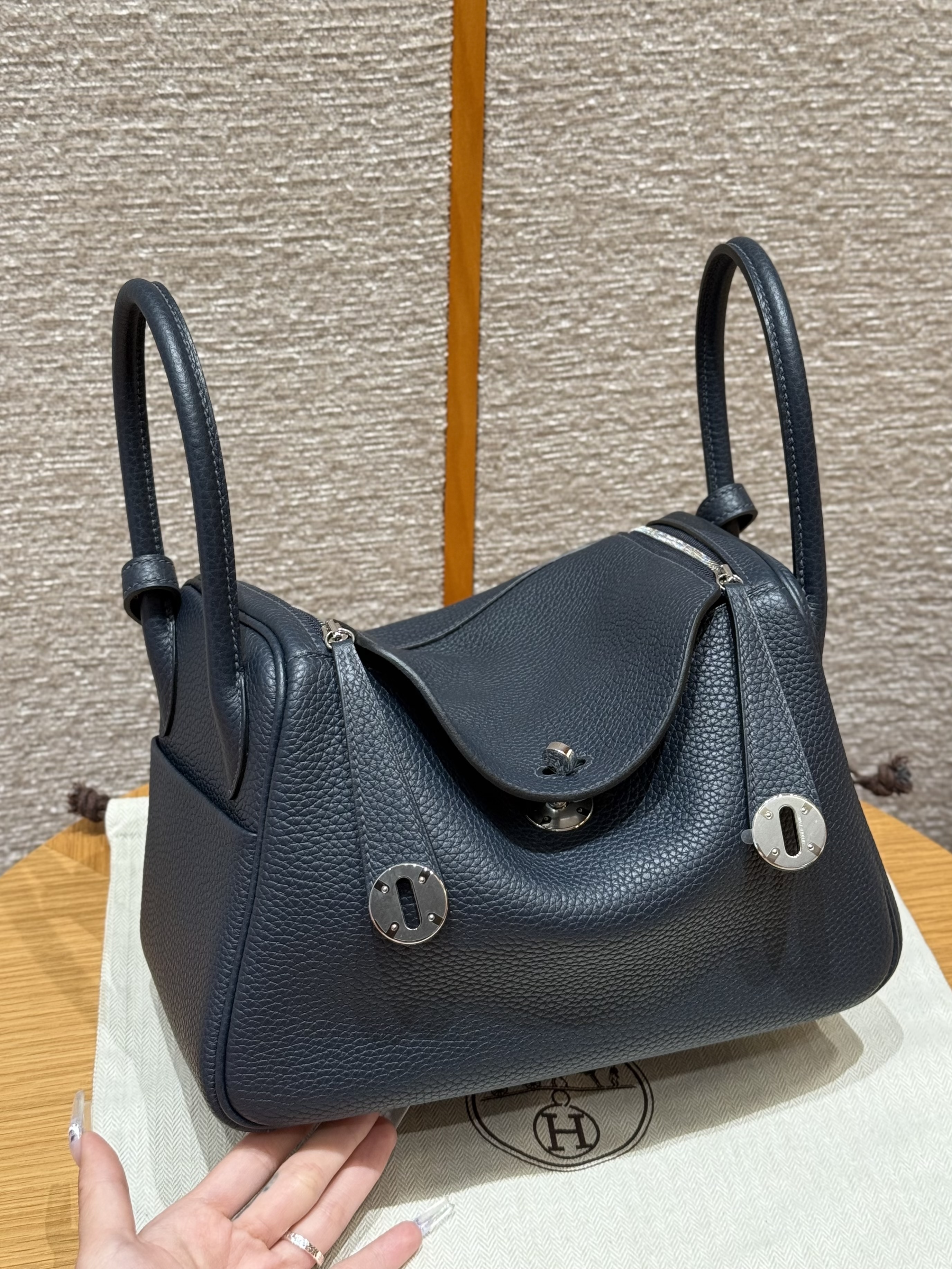 에르메스 Hermes Lindy 26cm Clemence 88 Graphite/silver