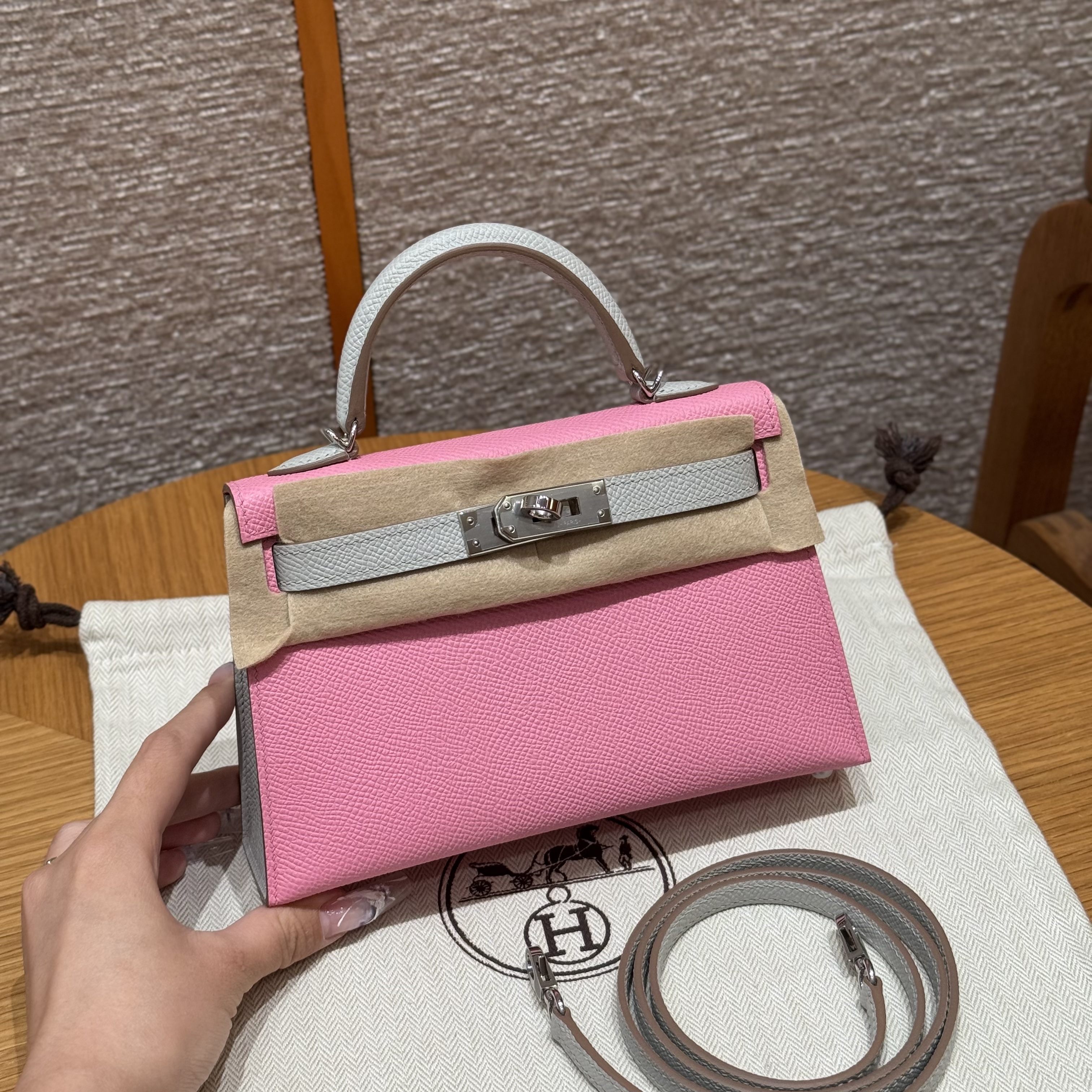 에르메스 Hermes Mini Kelly 19cm Epsom 3Q Rose Sakura and 80 Gris Perle/silver