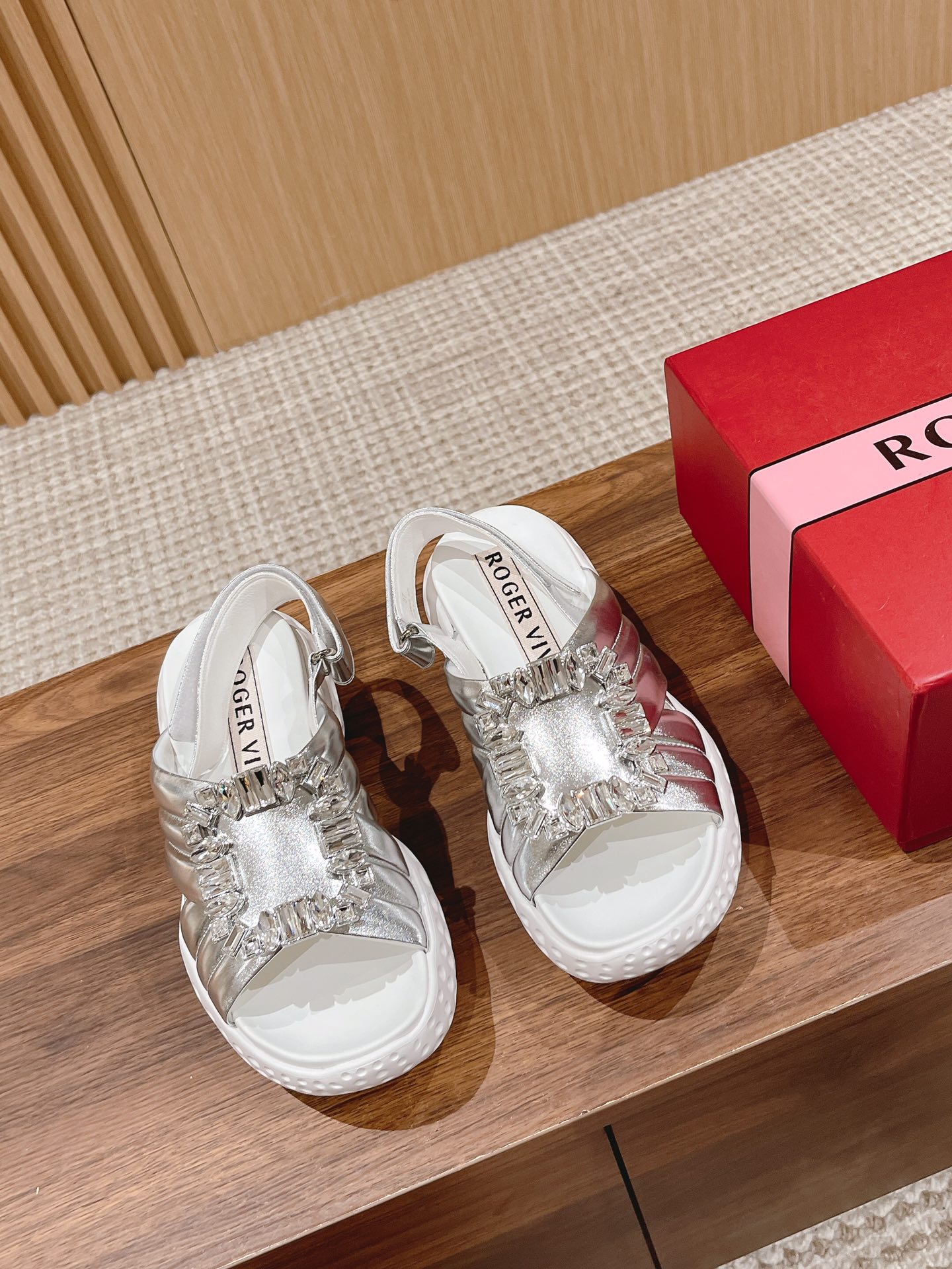 로저비비에 Roger Vivier 샌들