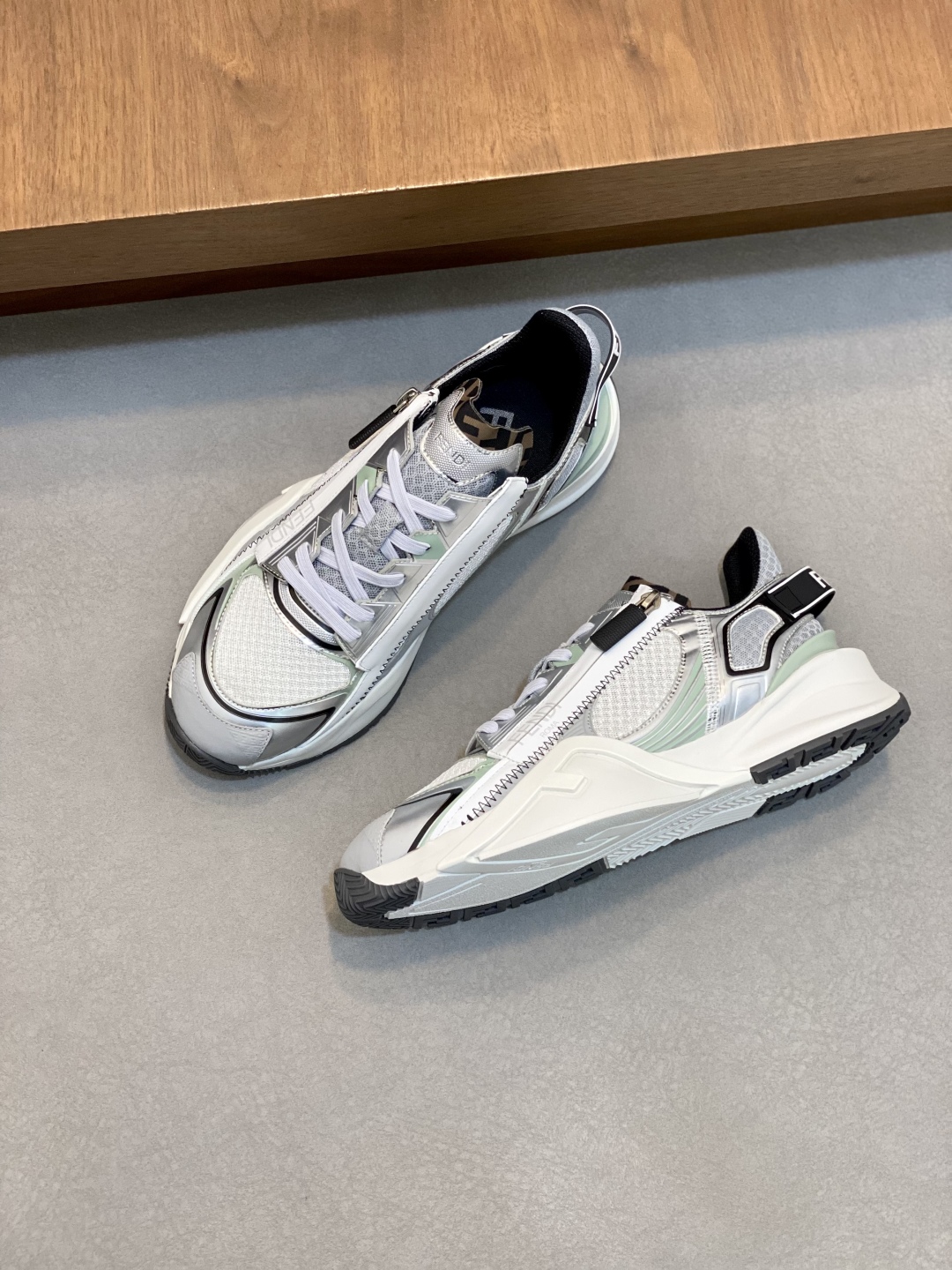 펜디 FENDI 스니커즈