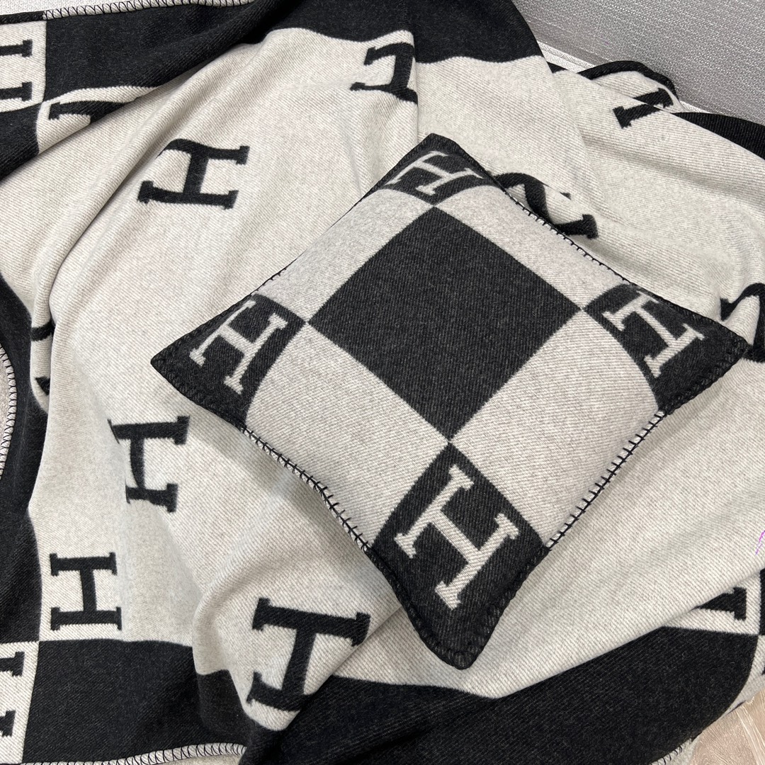 에르메스 Hermes Avalon 쿠션 50x50cm