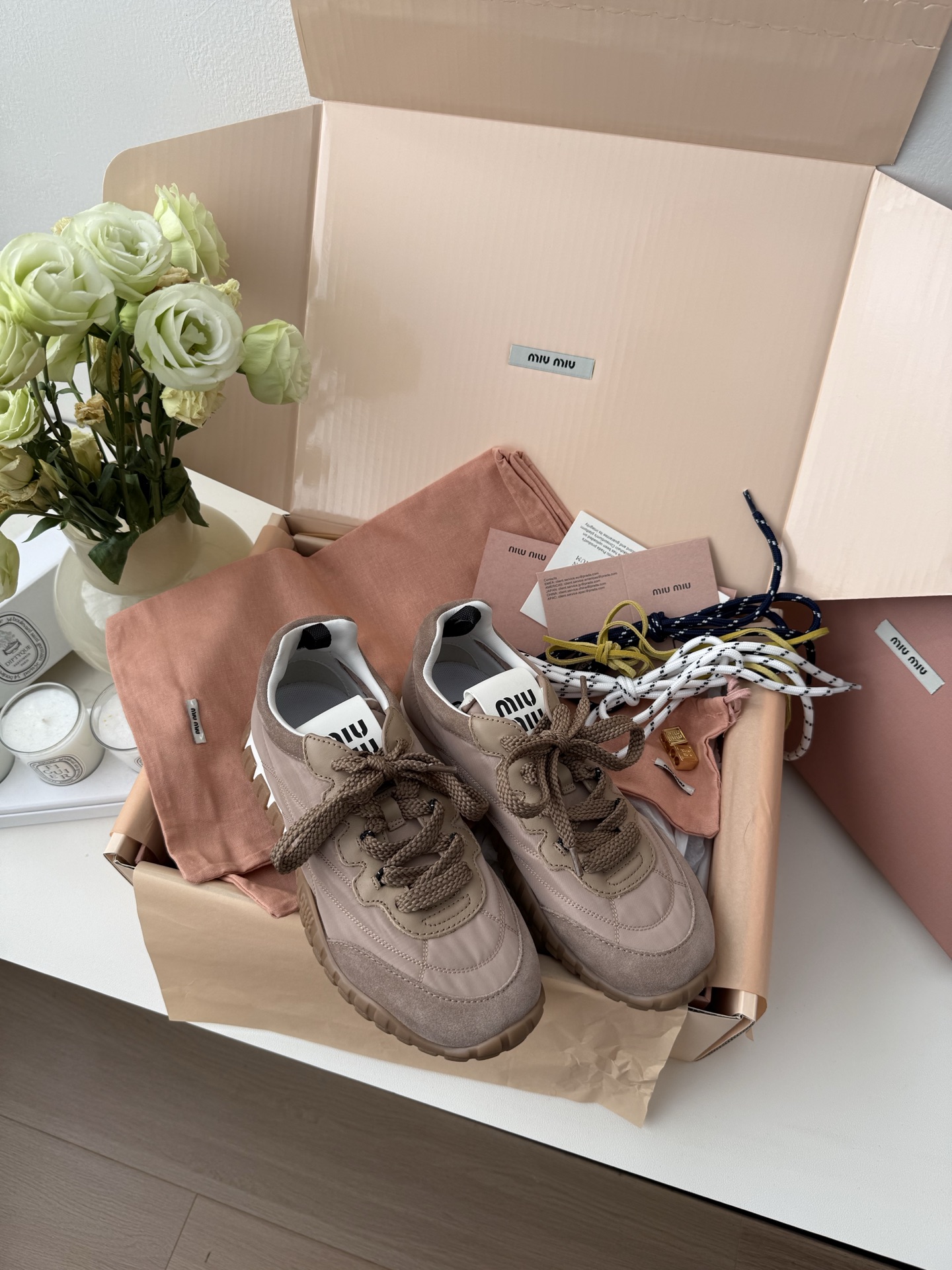 미우 미우 Miu Miu 스니커즈