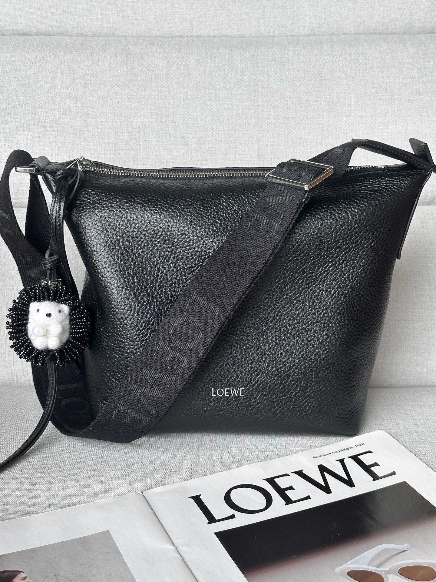 로에베 Loewe 2201S Small Cubi Crossbody Bag in Supple Grained Calfskin 29.5cm