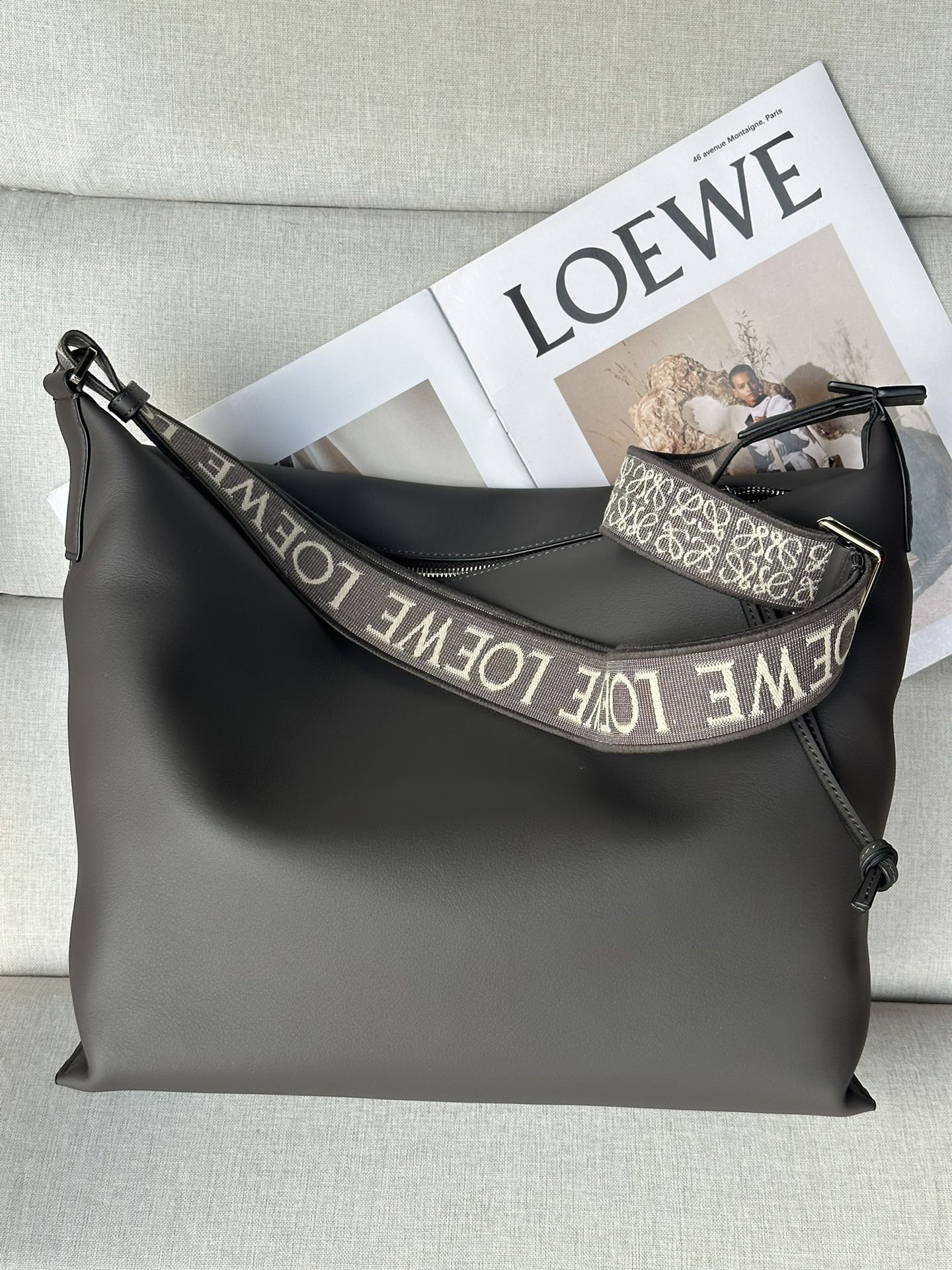 로에베 Loewe 2201 Cubi Crossbody Bag in Supple Smooth Calfskin 32CM