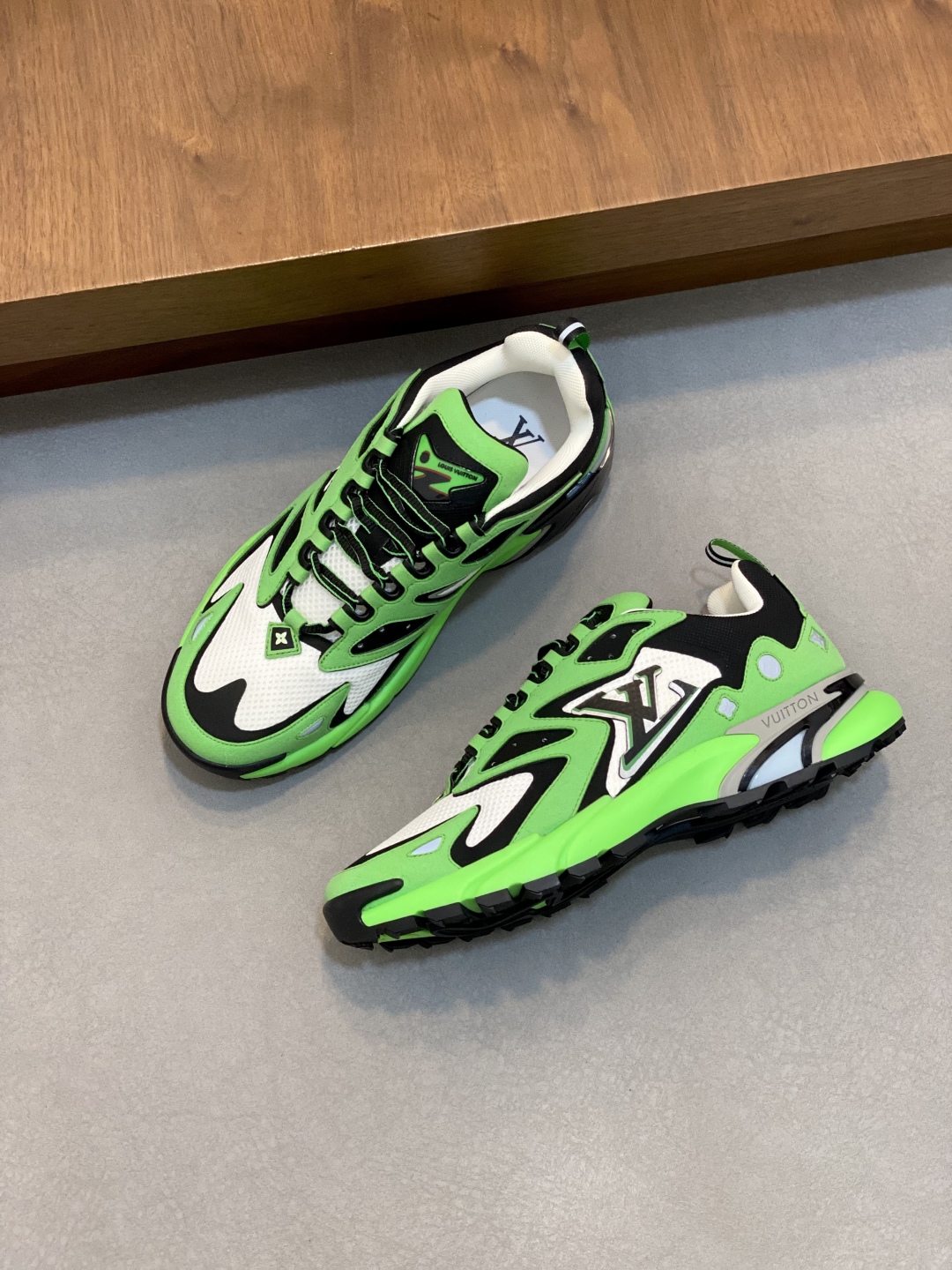 루이비통 Louis Vuitton Discovery 스니커즈