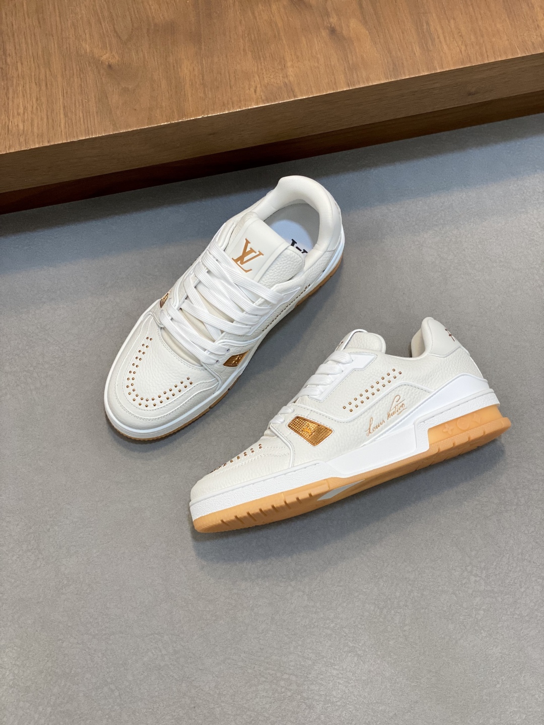 루이비통 LV TRAINER 스니커즈