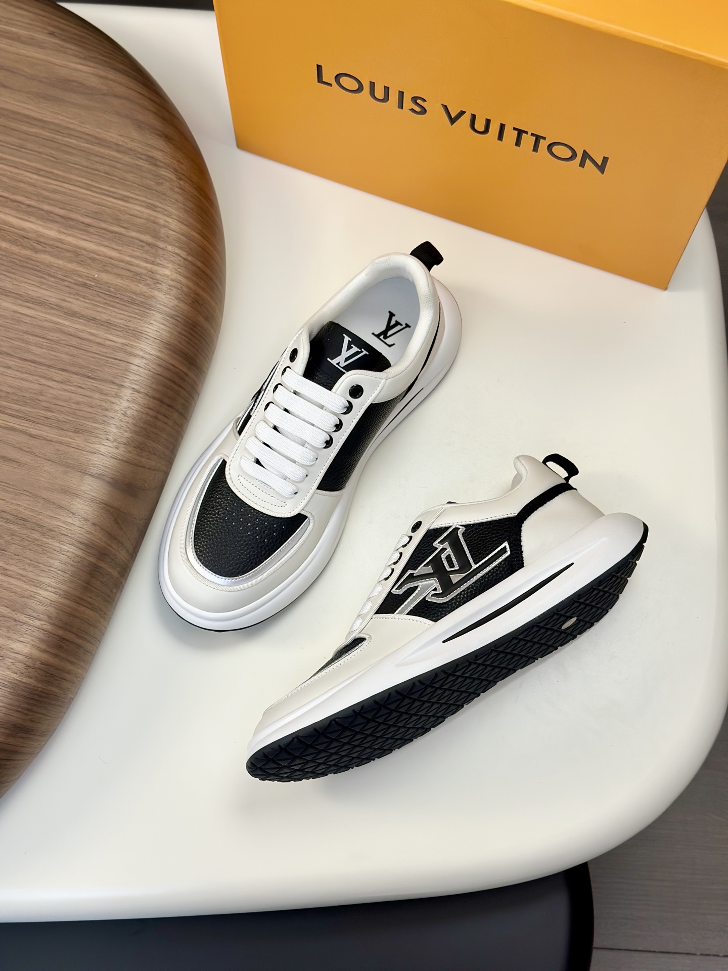 루이비통 Louis Vuitton 스니커즈