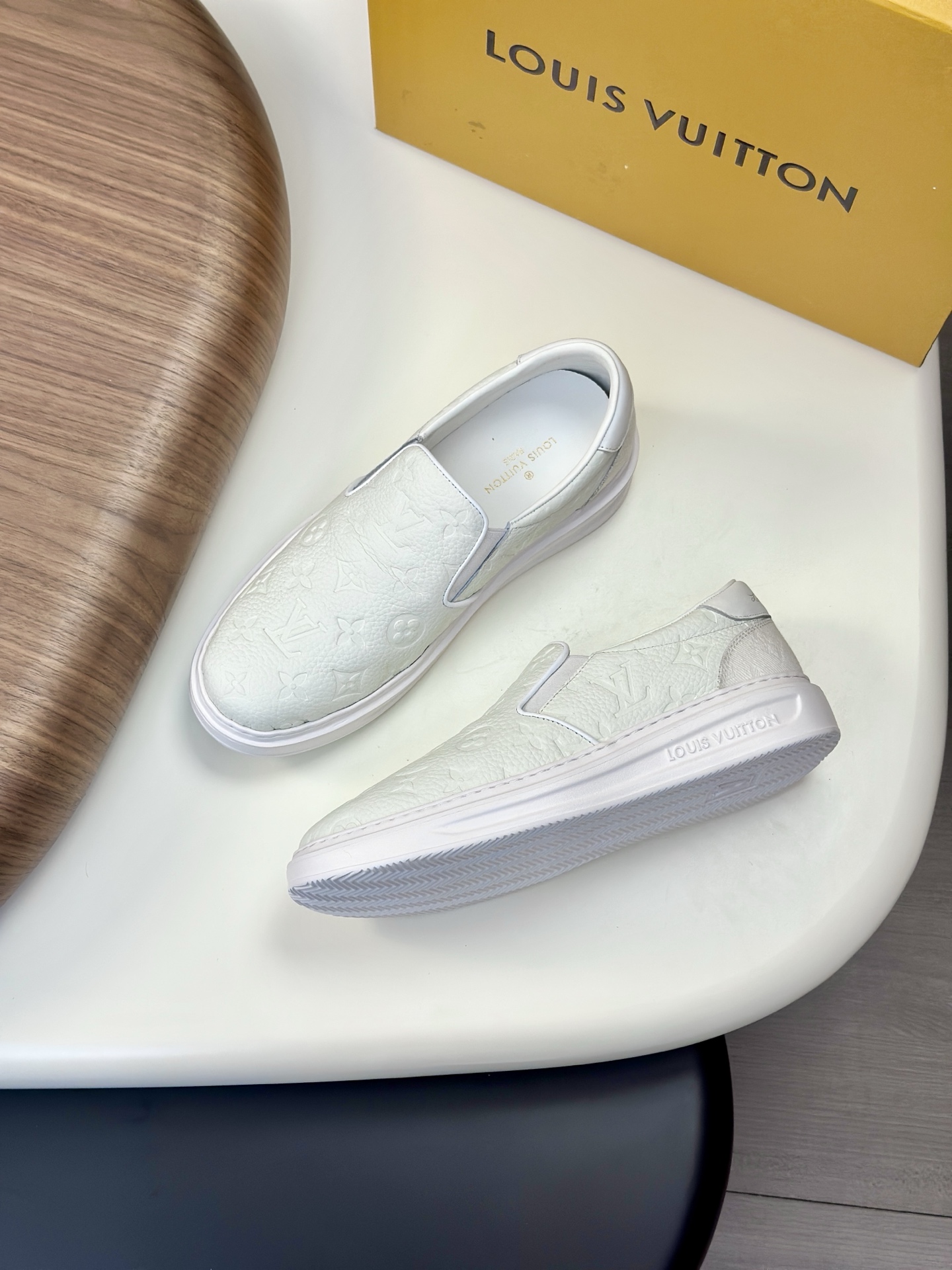 루이비통 Louis Vuitton 스니커즈