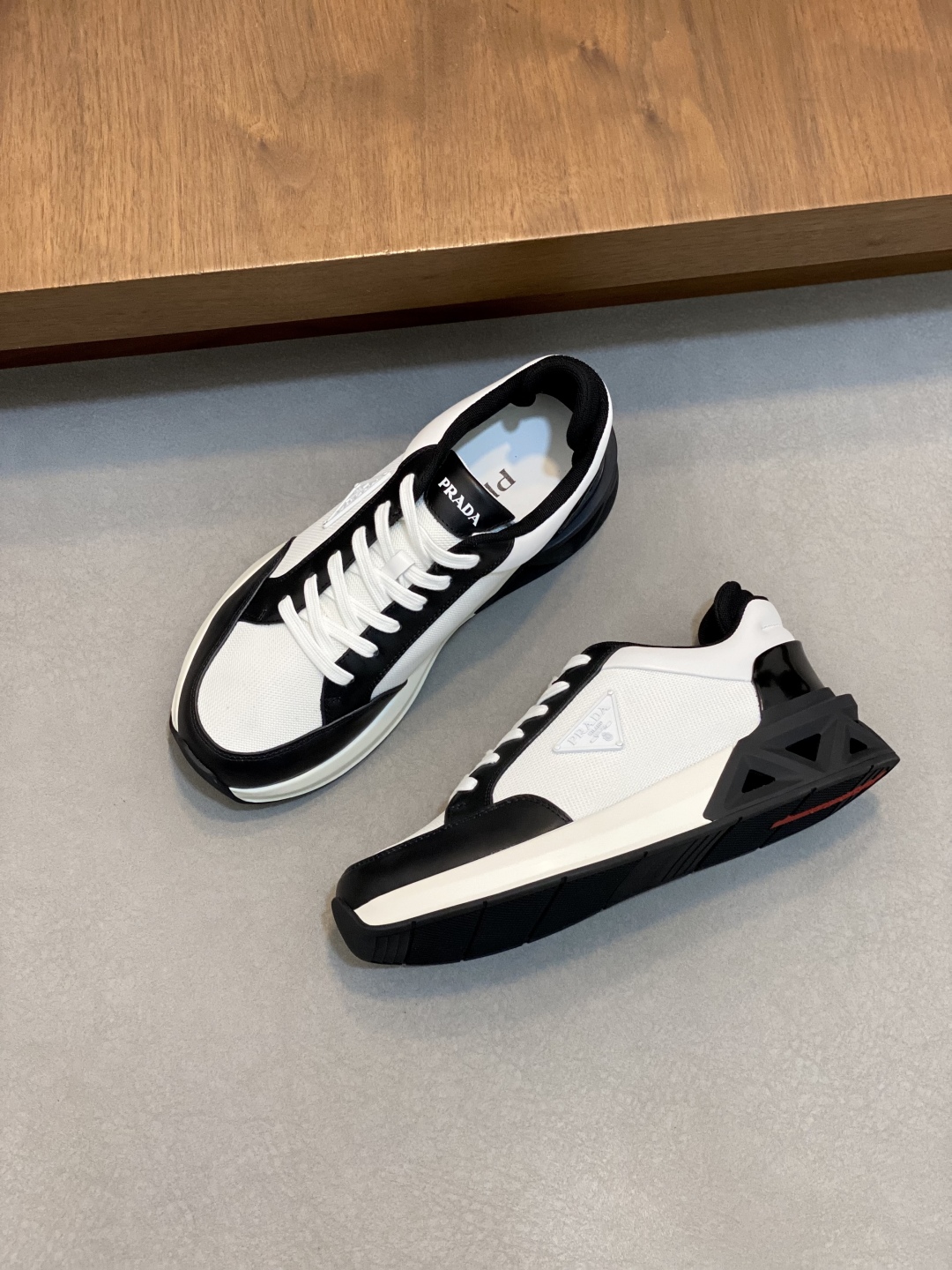 프라다 Prada 스니커즈