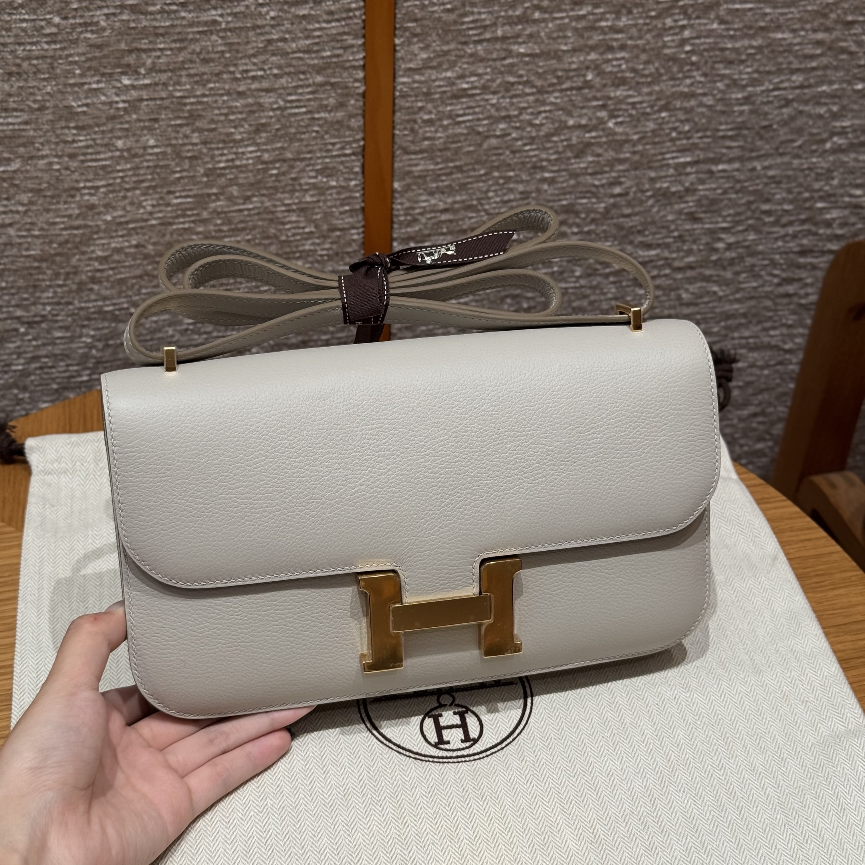 에르메스 Hermes Constance Elan 24cm Evercolor 8L Beton/gold