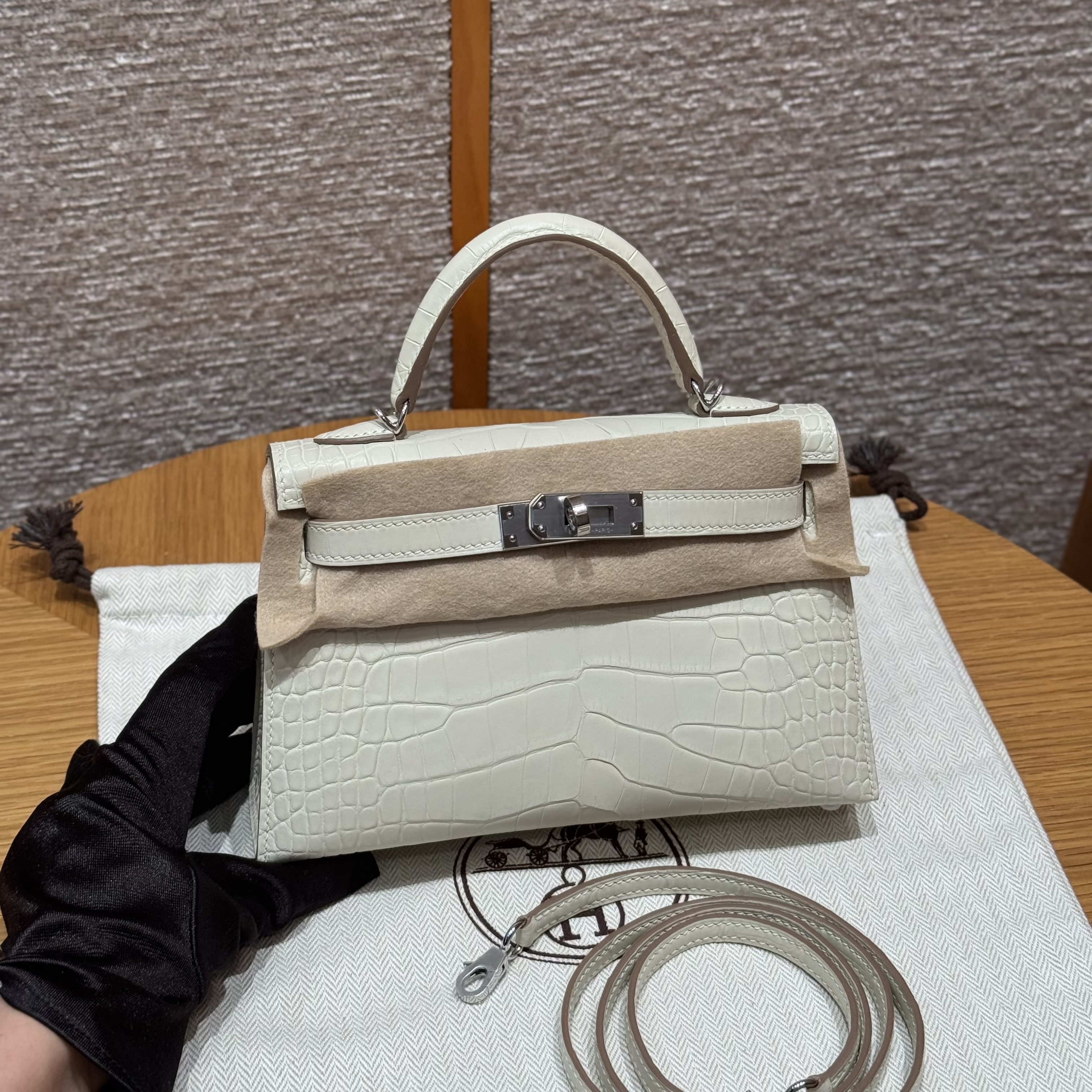 에르메스 Hermes Mini Kelly 19cm Matte Alligator 10 Craie/silver
