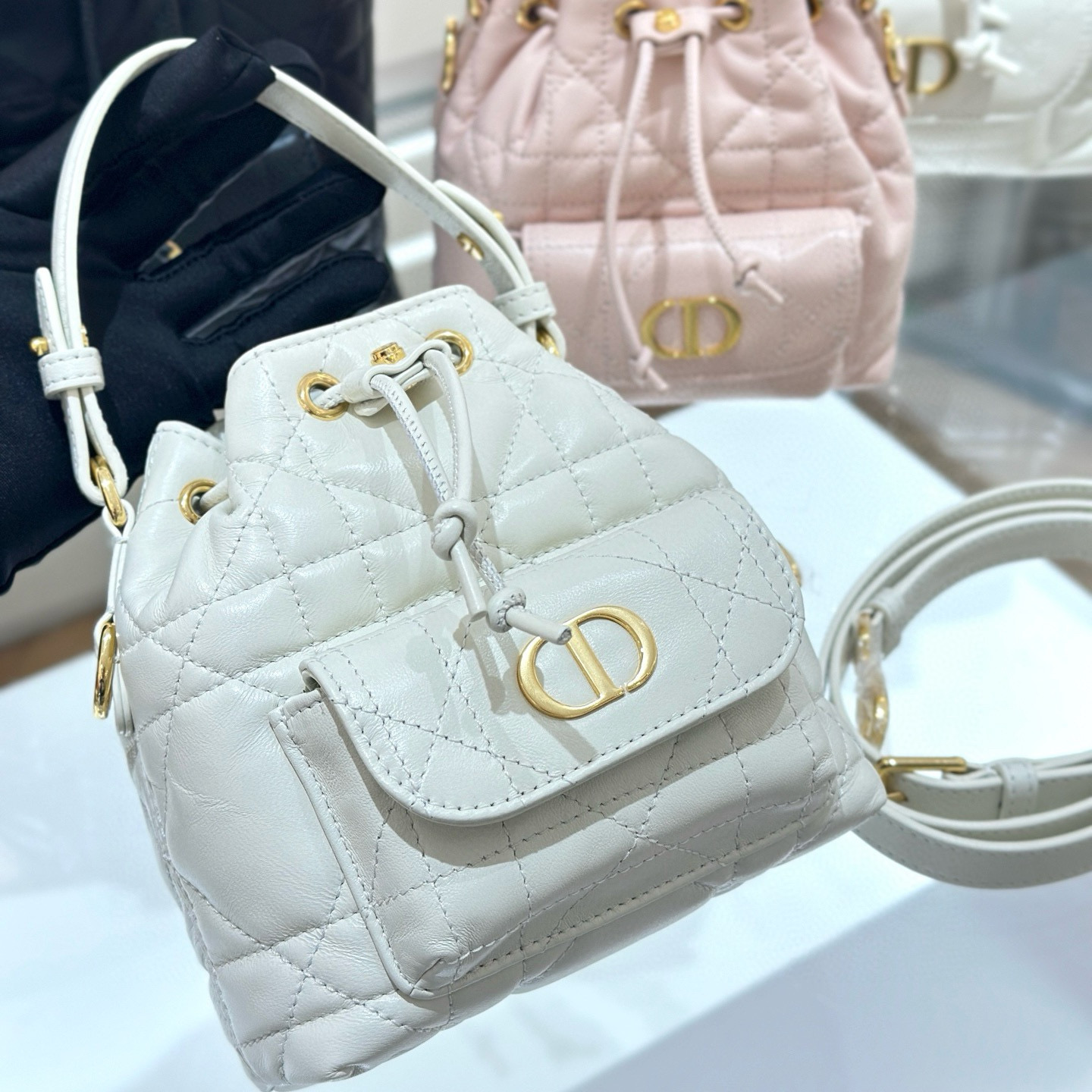 디올 Dior Caro Nano Bucket Bag White 14cm