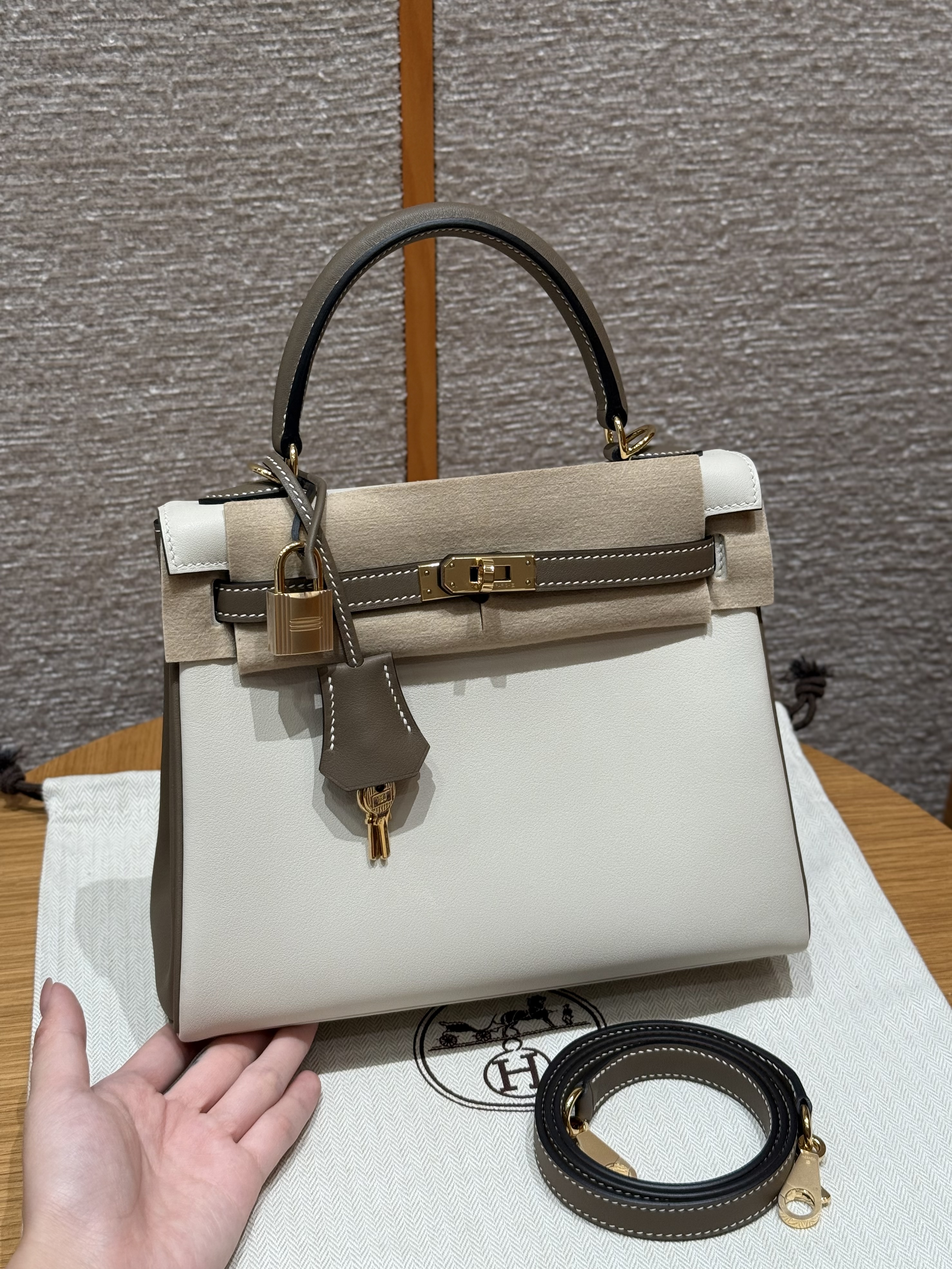 에르메스 Hermes Kelly 25cm Swift 10 Craie and 18 Etoupe/gold