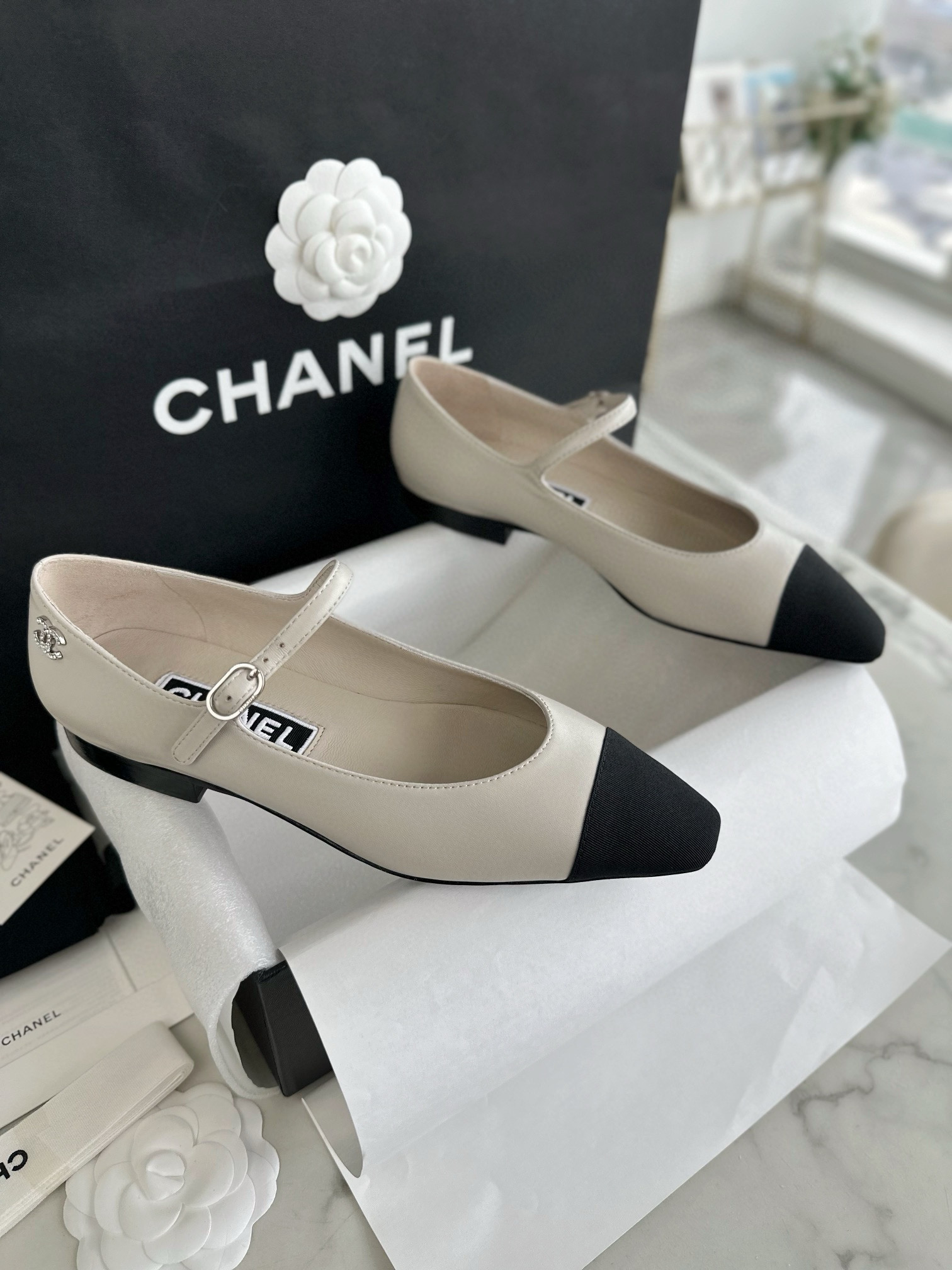 샤넬 CHANEL 24P 메리제인 슈즈 White