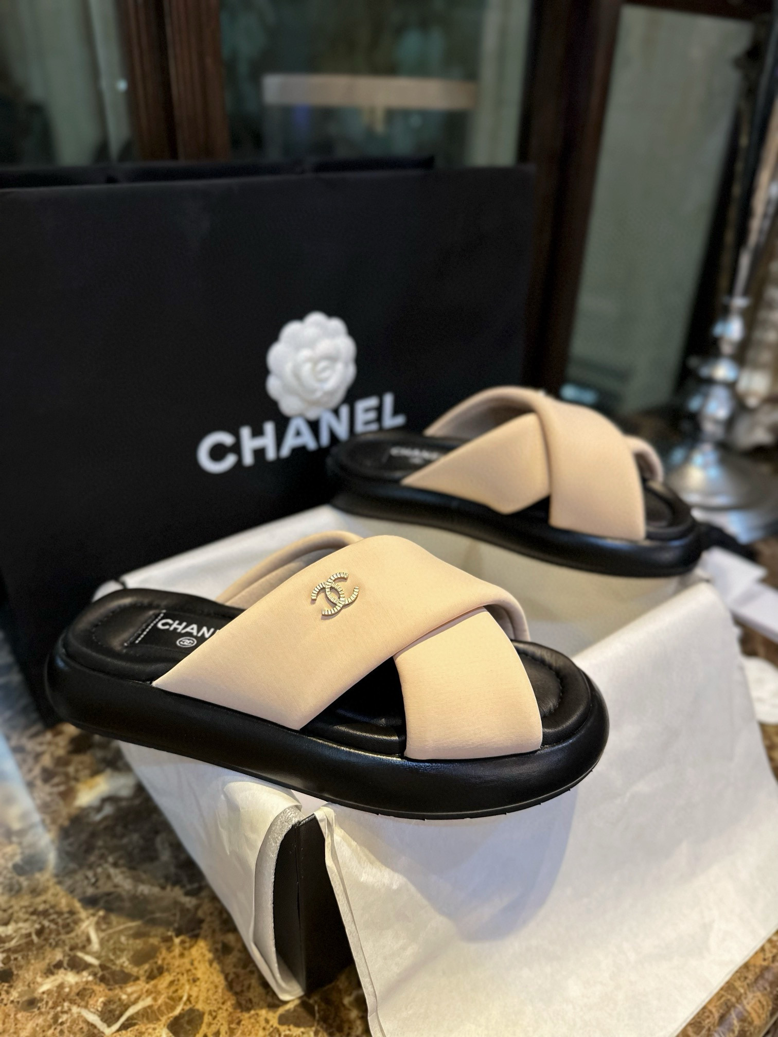 샤넬 CHANEL 22S G38864 Mules 샌들 Apricot
