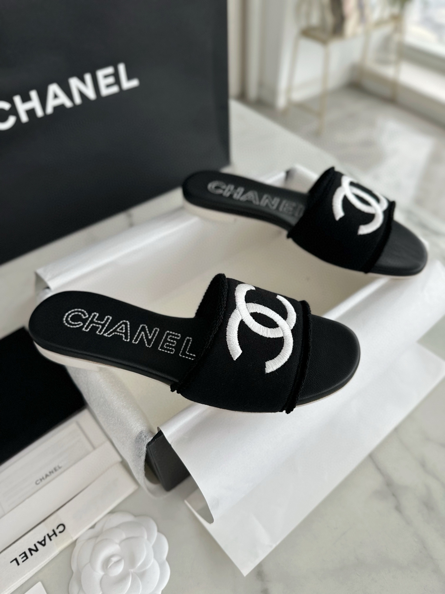 샤넬 CHANEL 24C 슬리퍼 Black