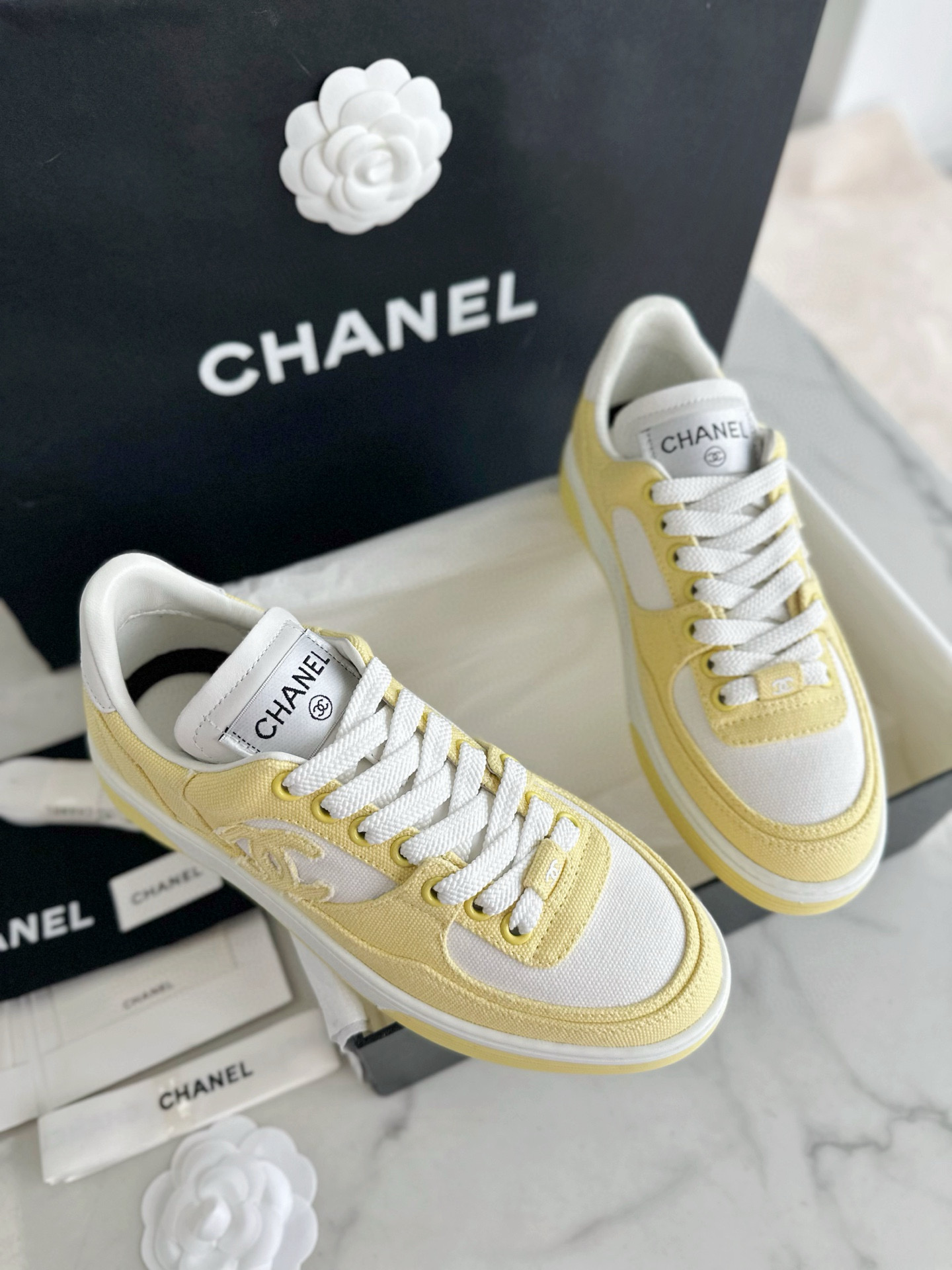 샤넬 CHANEL 24C 스니커즈 yellow