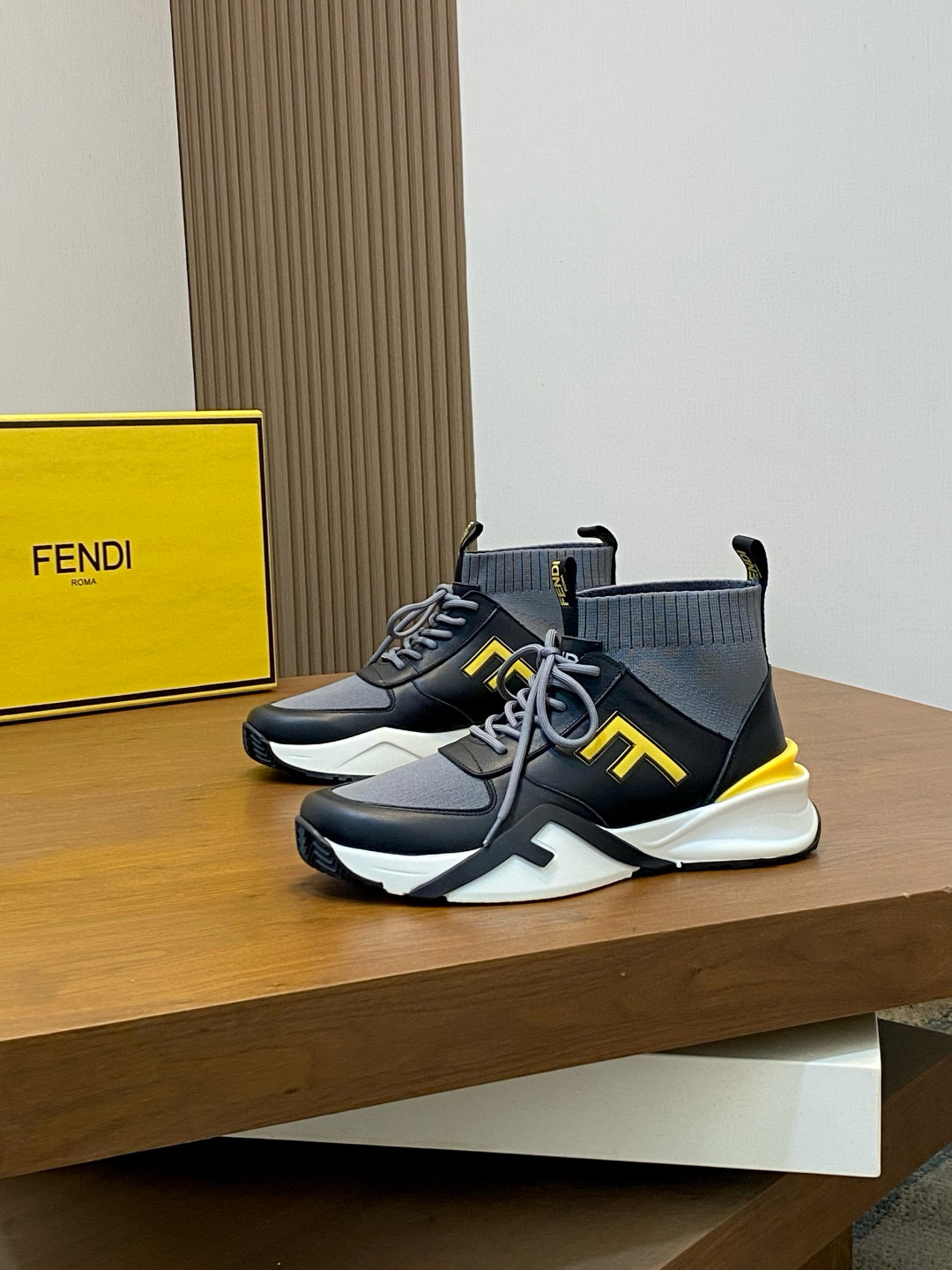 펜디 Fendi 스니커즈