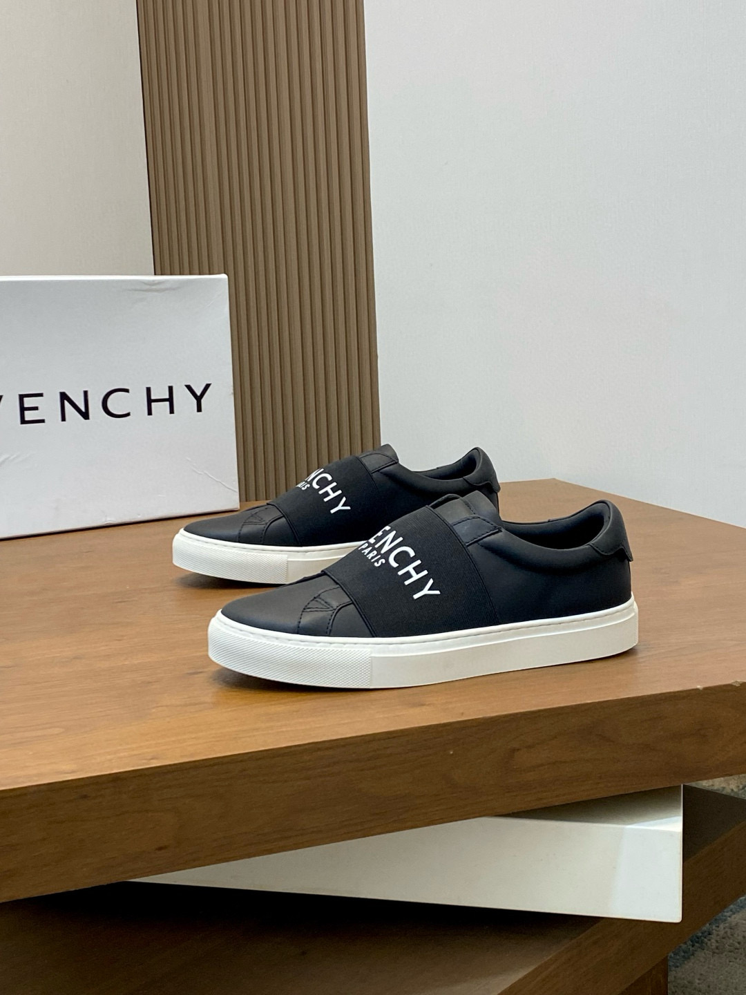 지방시 Givenchy 스니커즈