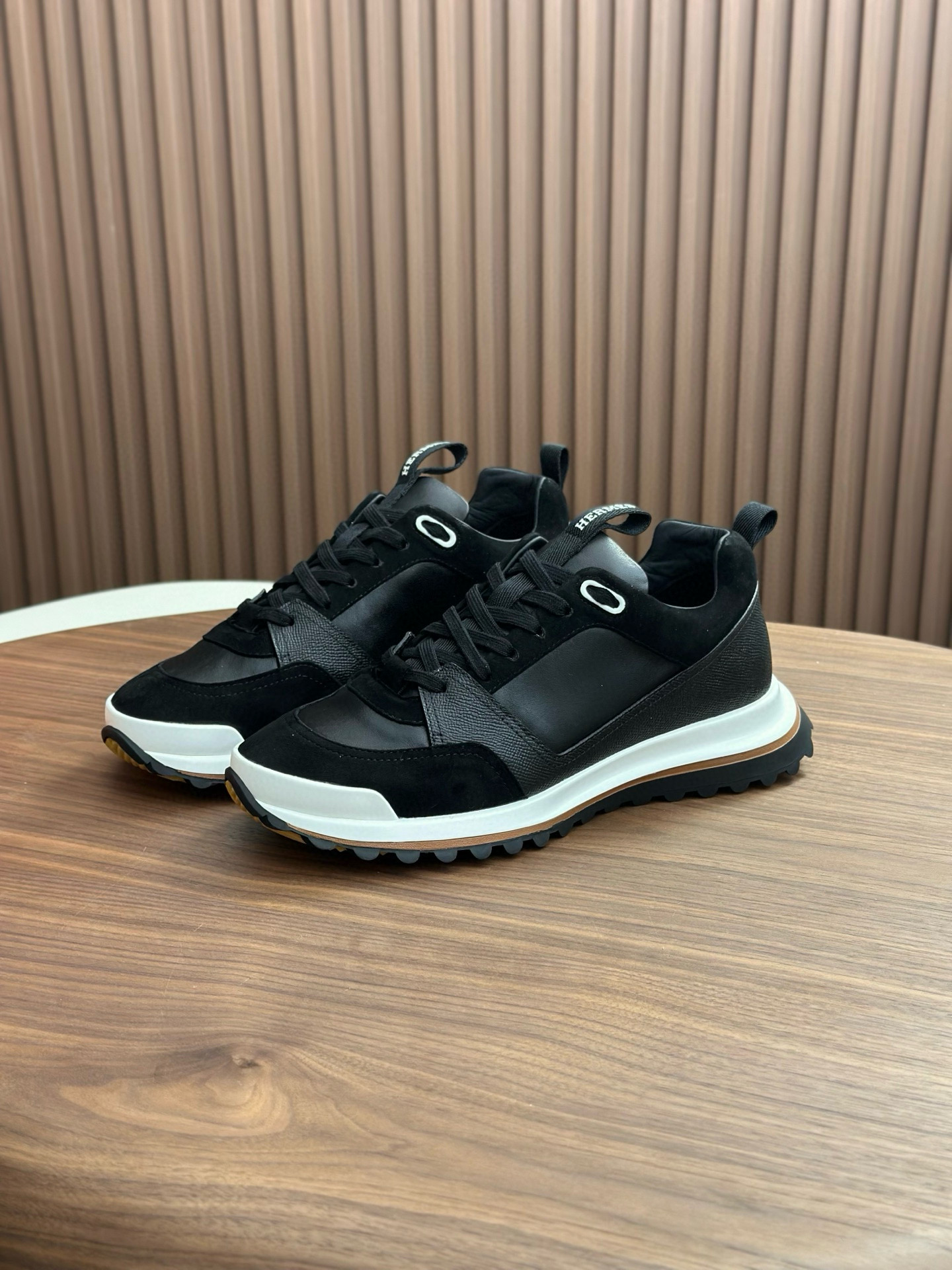 에르메스 Hermes 스니커즈