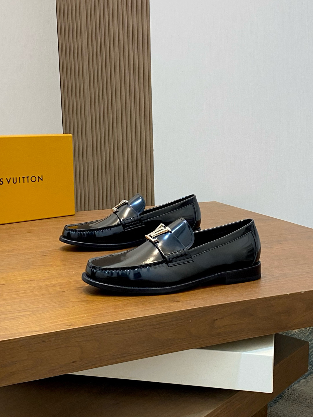 루이비통 Louis Vuitton Glove 로퍼 슈즈