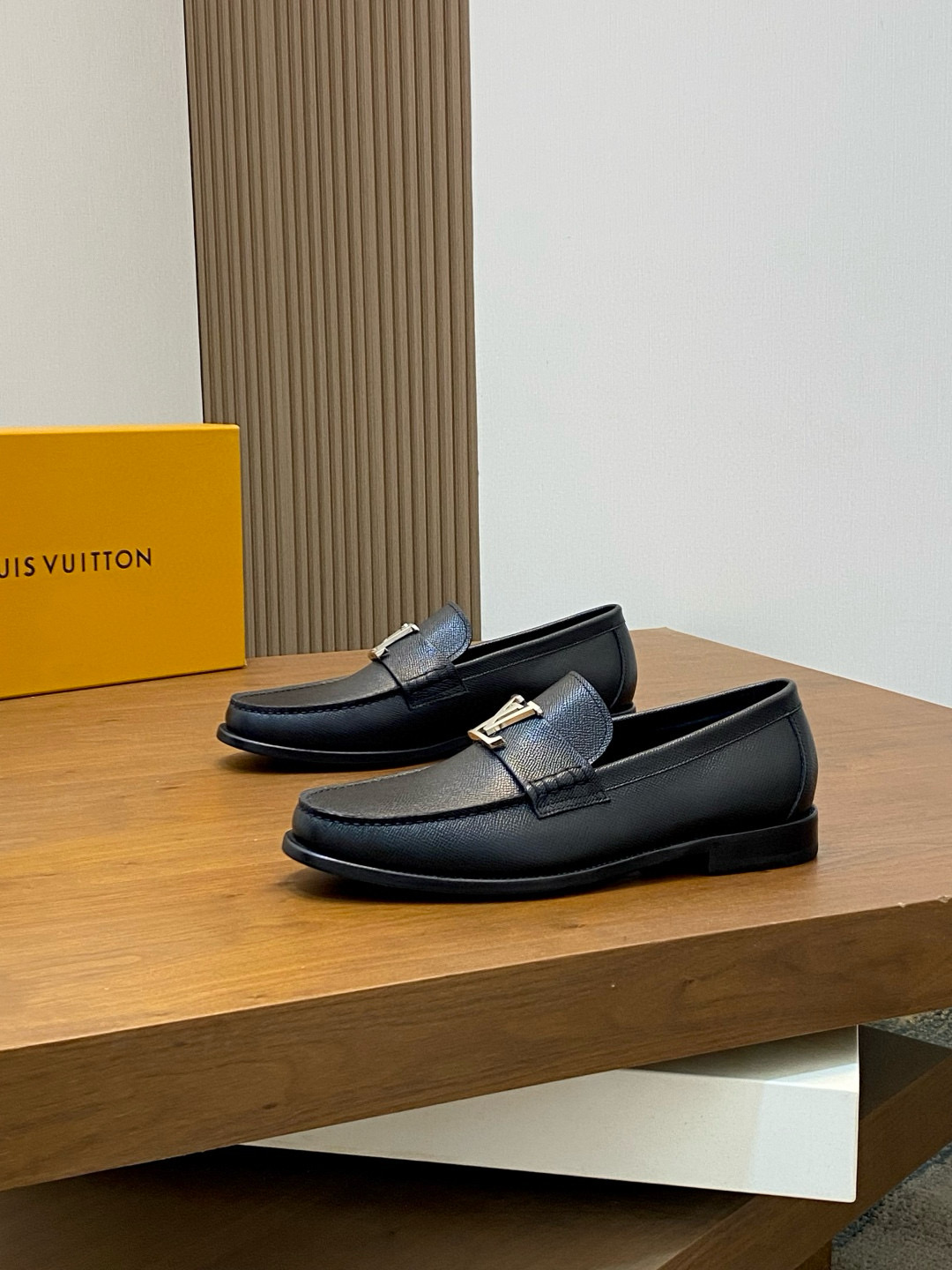 루이비통 Louis Vuitton Glove 로퍼 슈즈