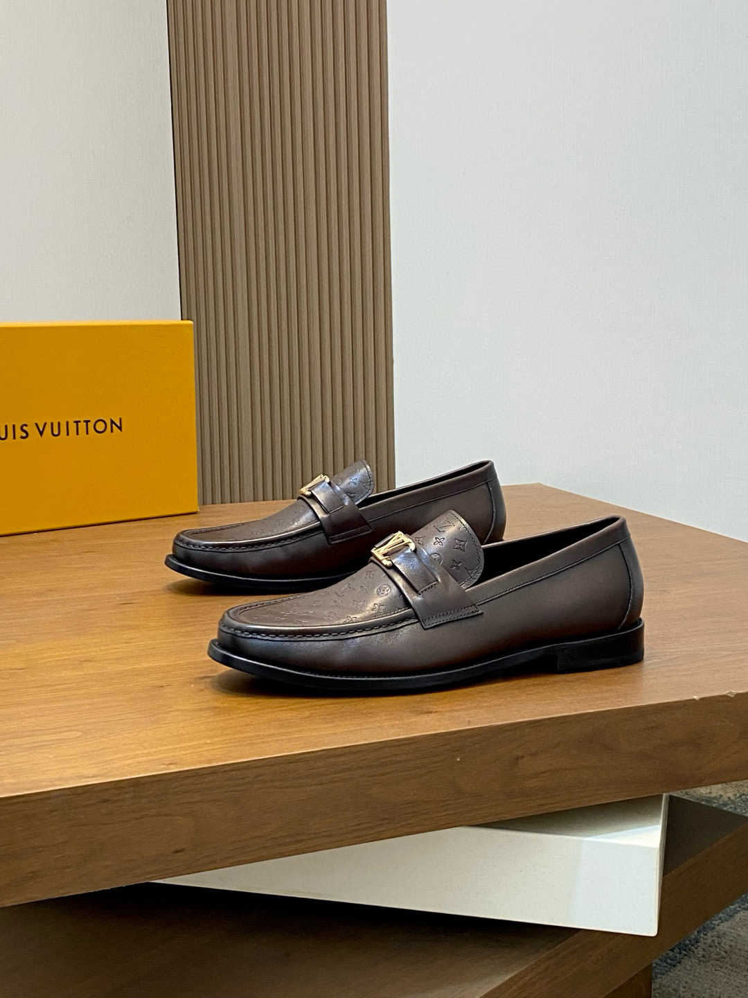 루이비통 Louis Vuitton Glove 로퍼 슈즈