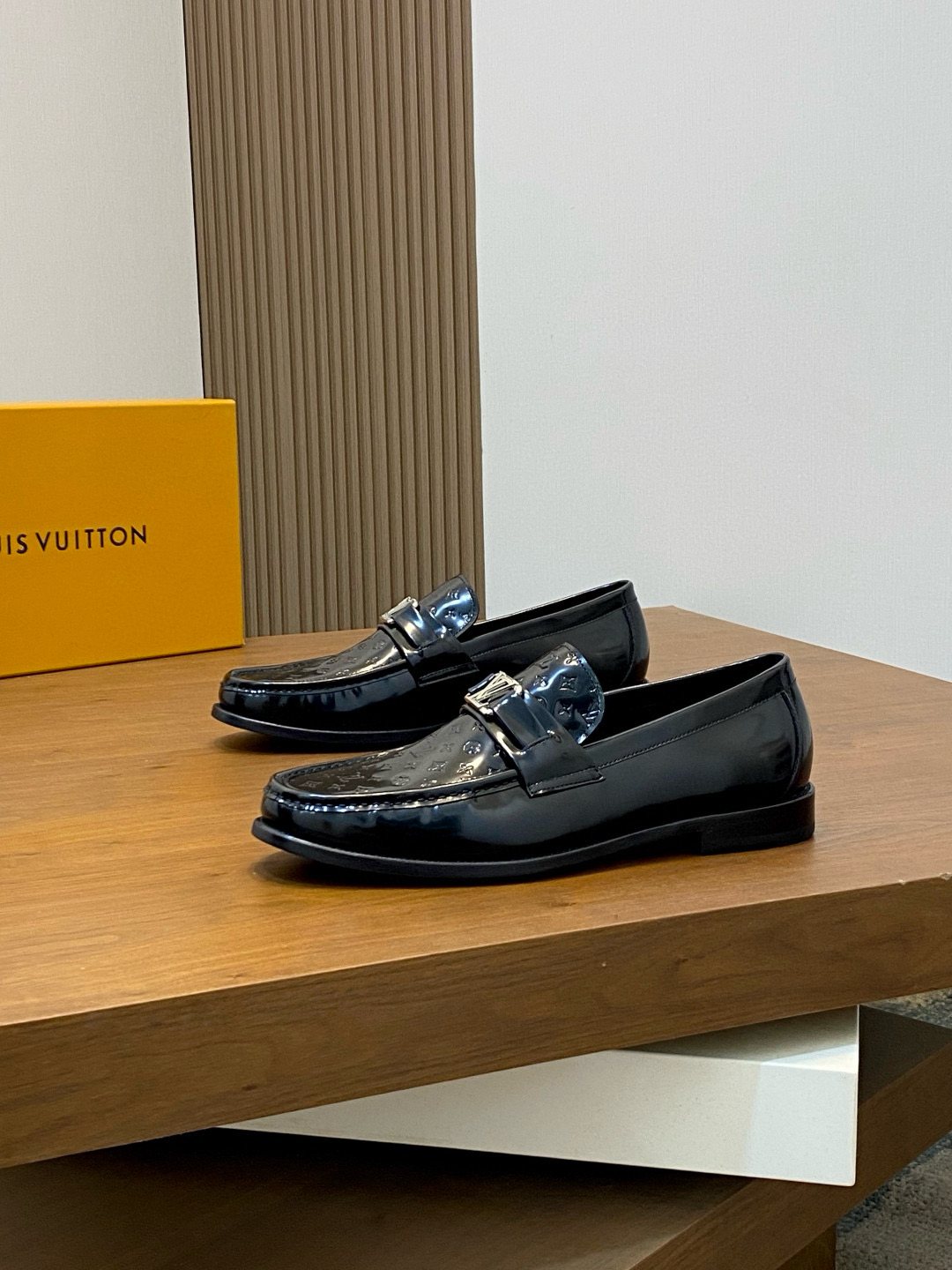 루이비통 Louis Vuitton Glove 로퍼 슈즈