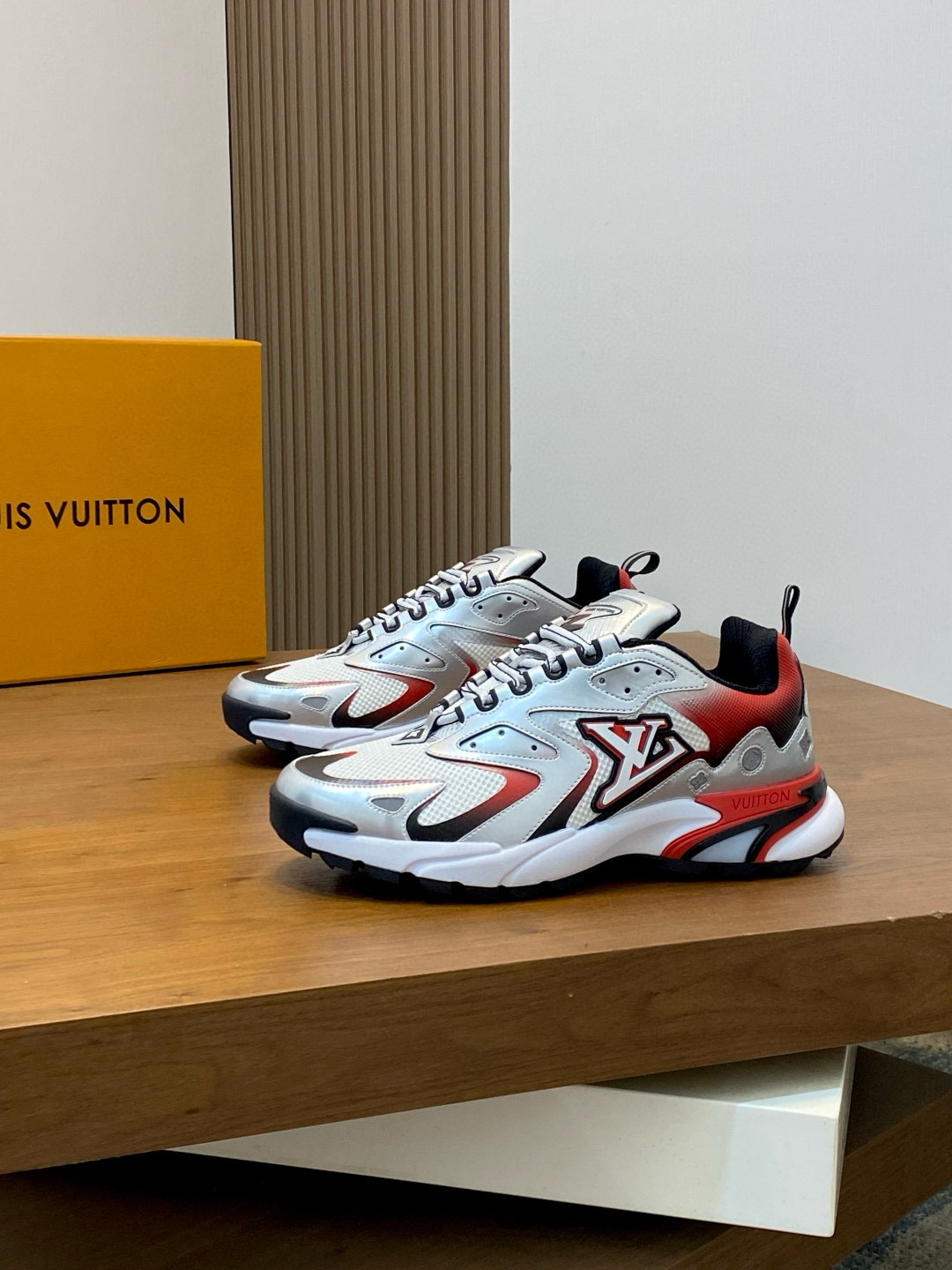 루이비통 Louis Vuitton Discovery 스니커즈