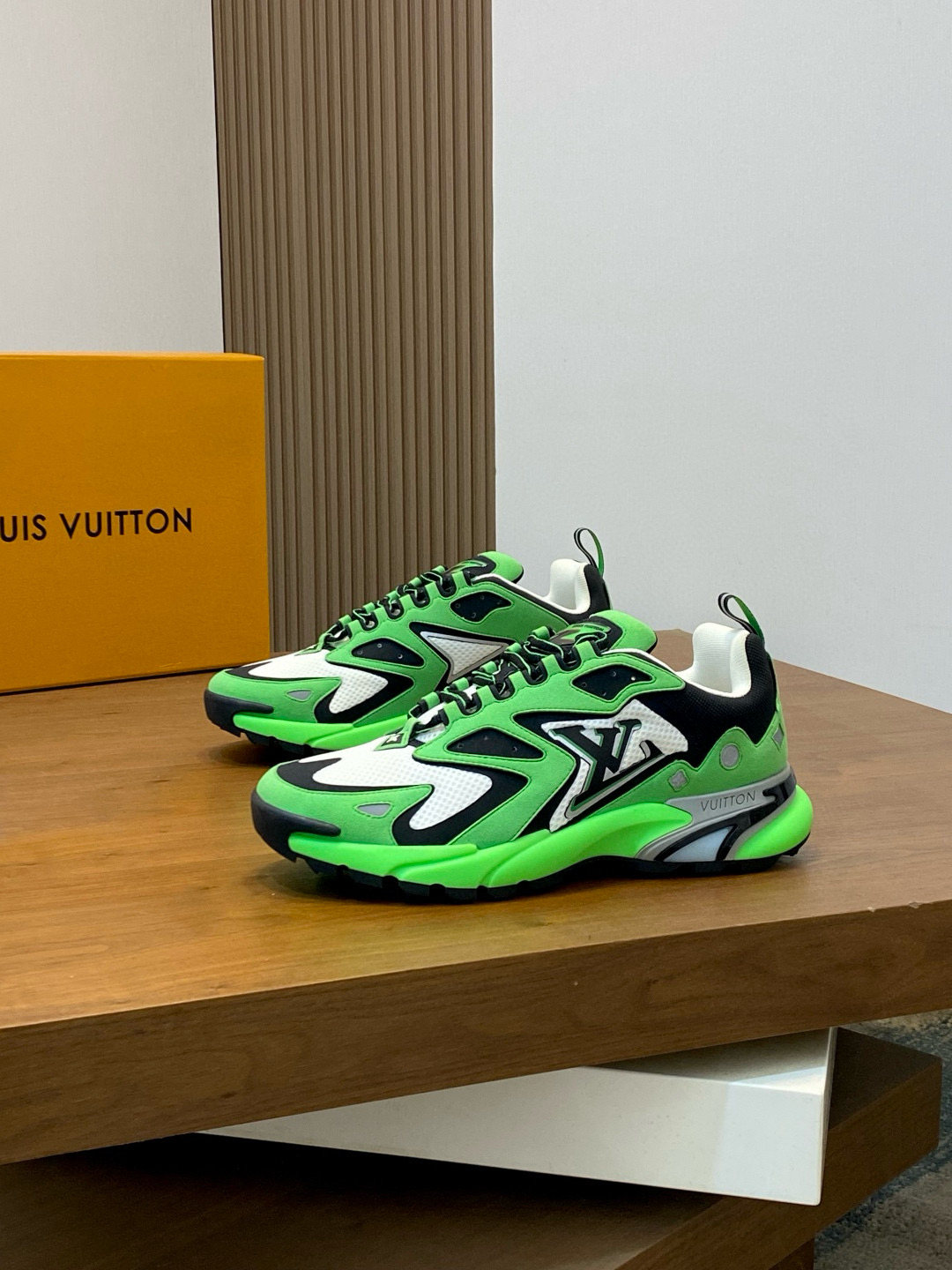 루이비통 Louis Vuitton Discovery 스니커즈