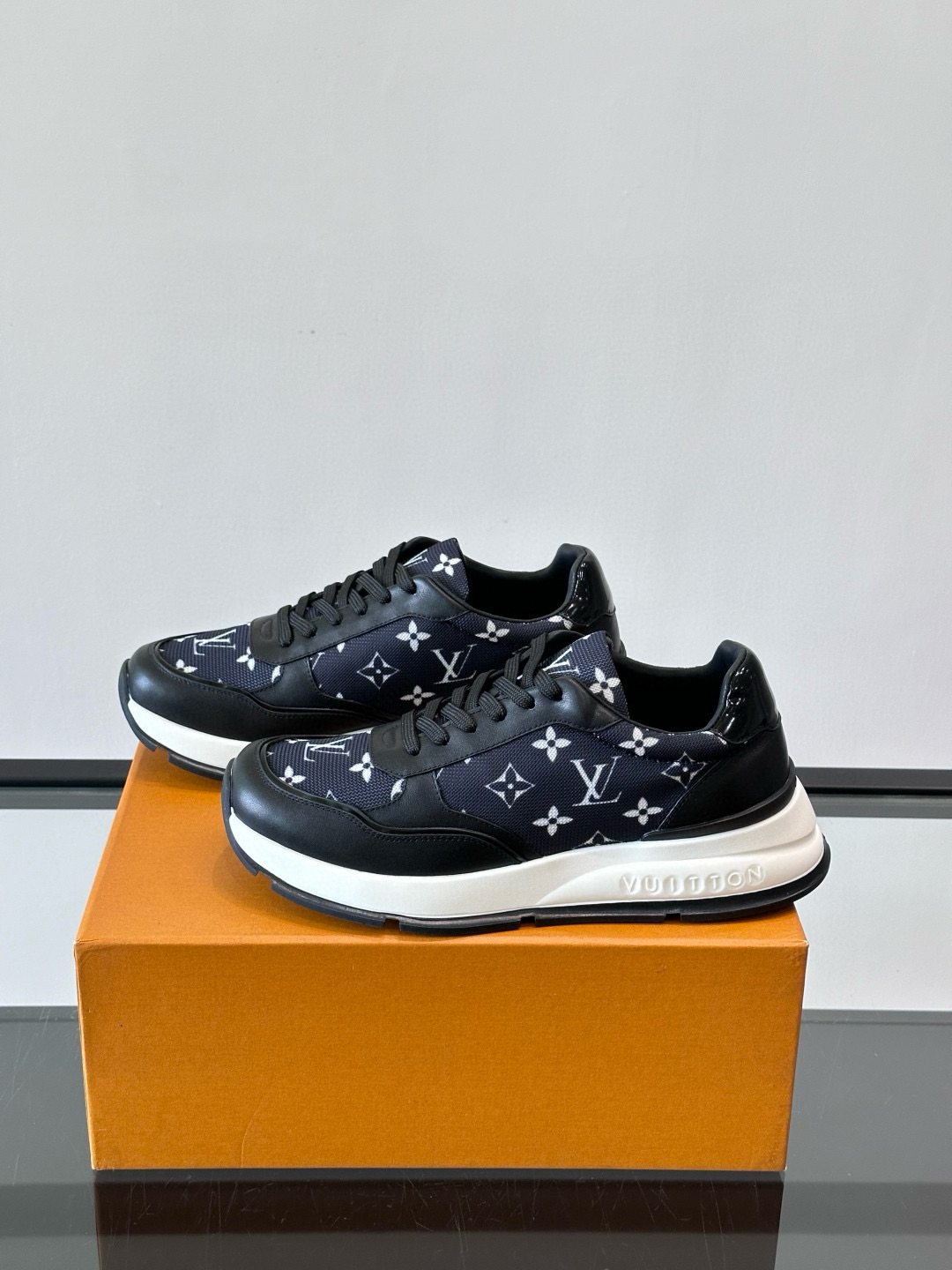 루이비통 Louis Vuitton 스니커즈
