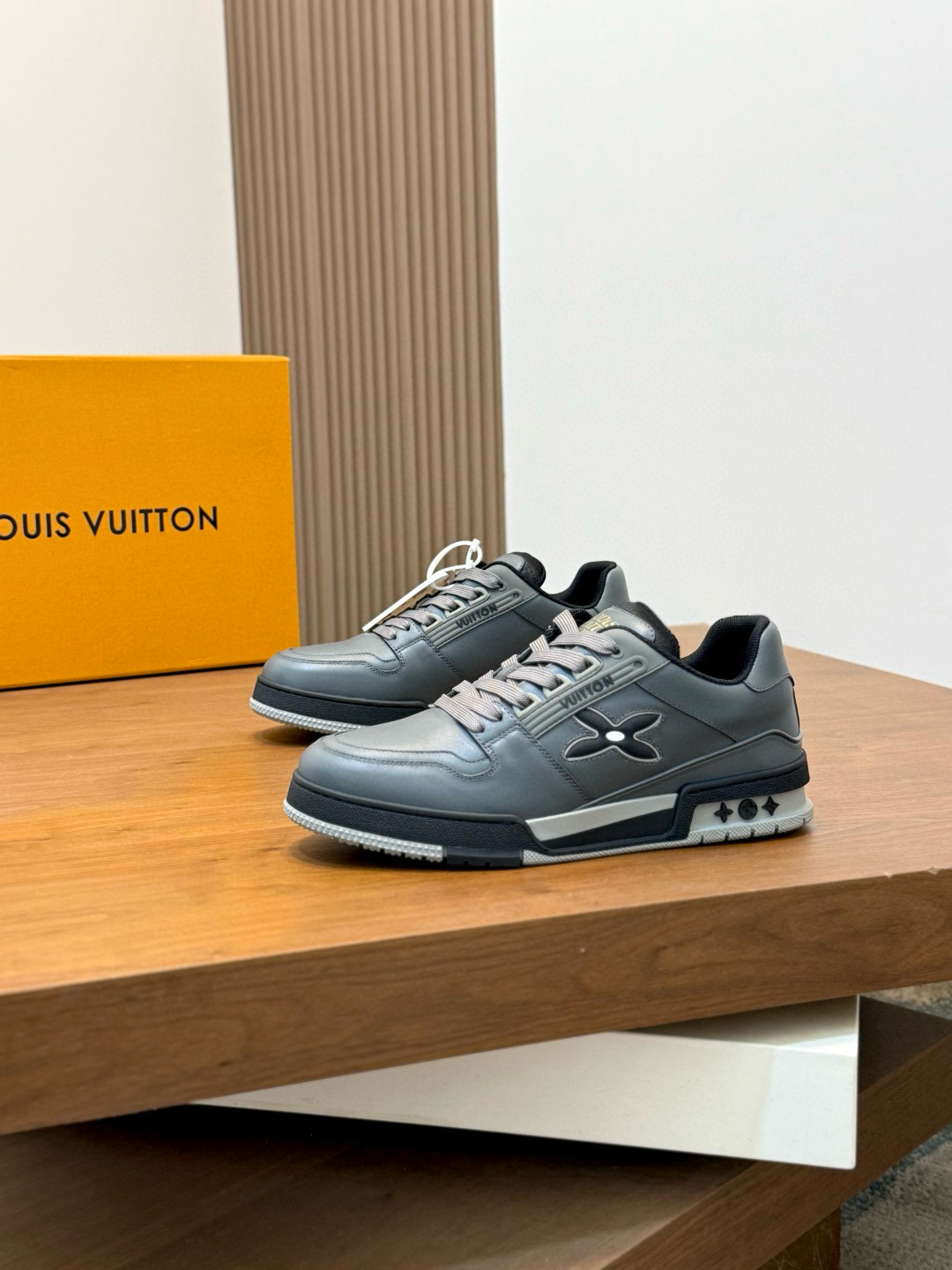 루이비통 Louis Vuitton 스니커즈