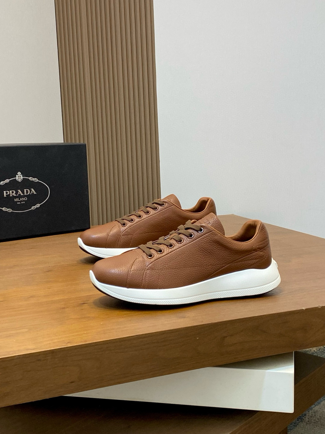 프라다 Prada 스니커즈