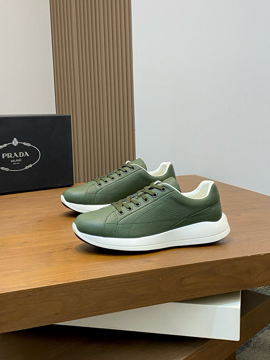 프라다 Prada 스니커즈