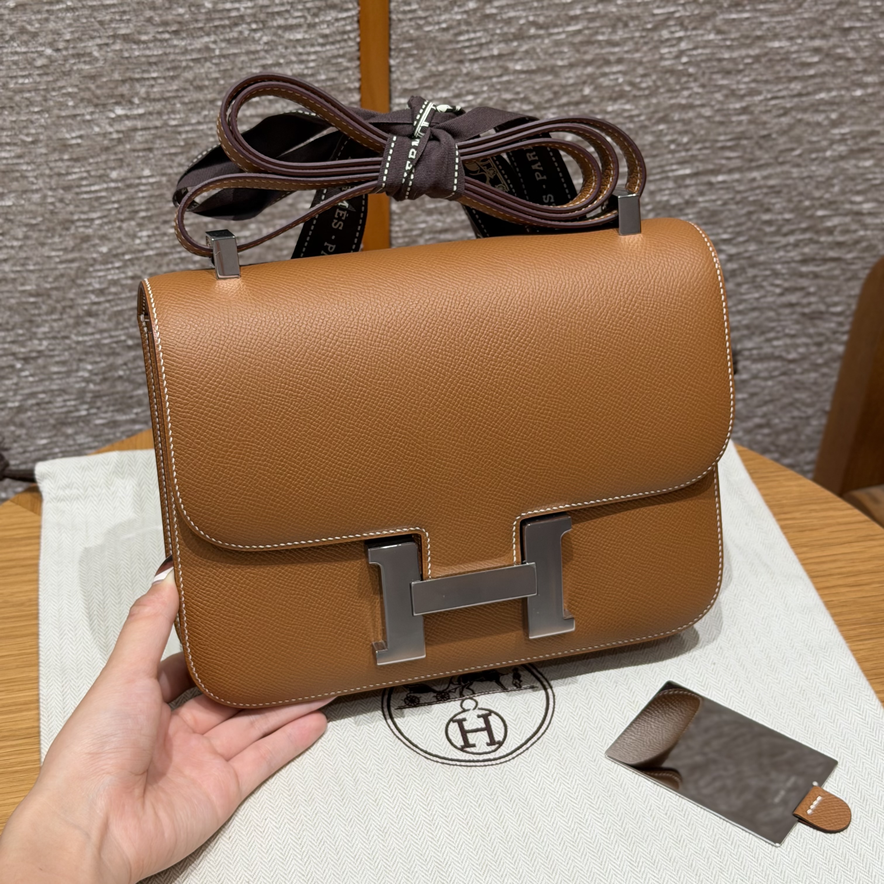 에르메스 Hermes Constance with mirror 24cm Epsom 37 Gold/silver
